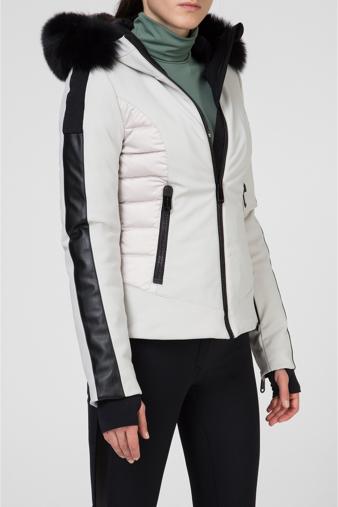 Женская светло-серая лыжная куртка 1