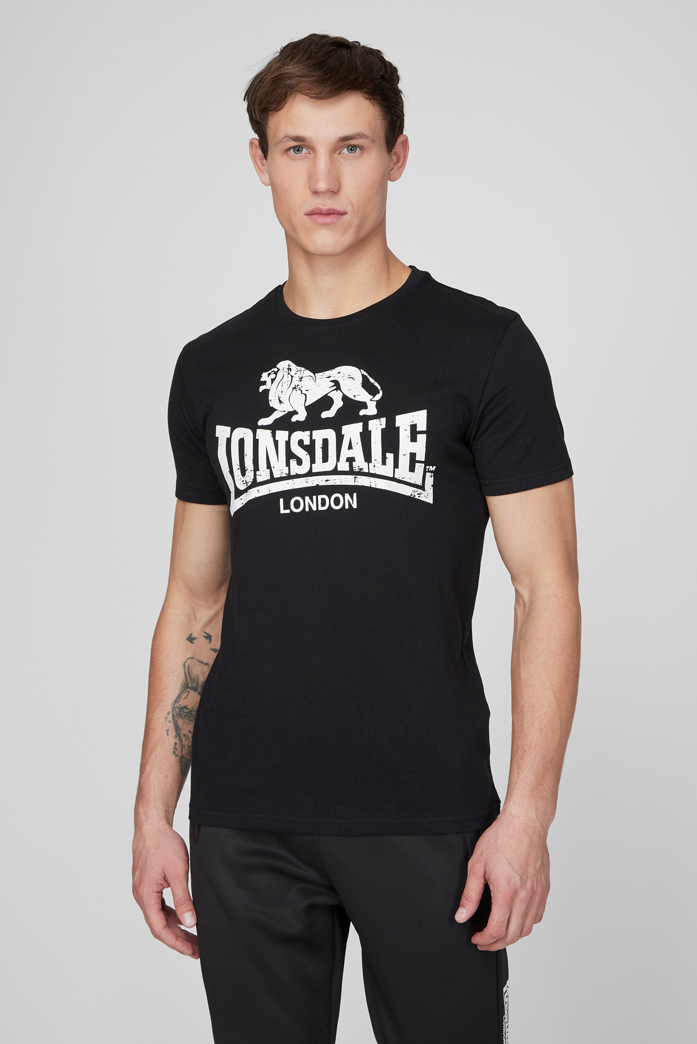 Мужская черная футболка Черный XXL Lonsdale 117119 Мужская черная футболка Черный XXL Lonsdale 117119