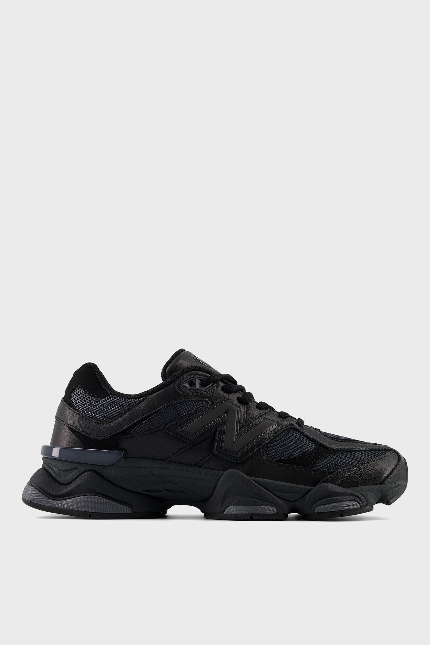 Черные кроссовки 9060 1