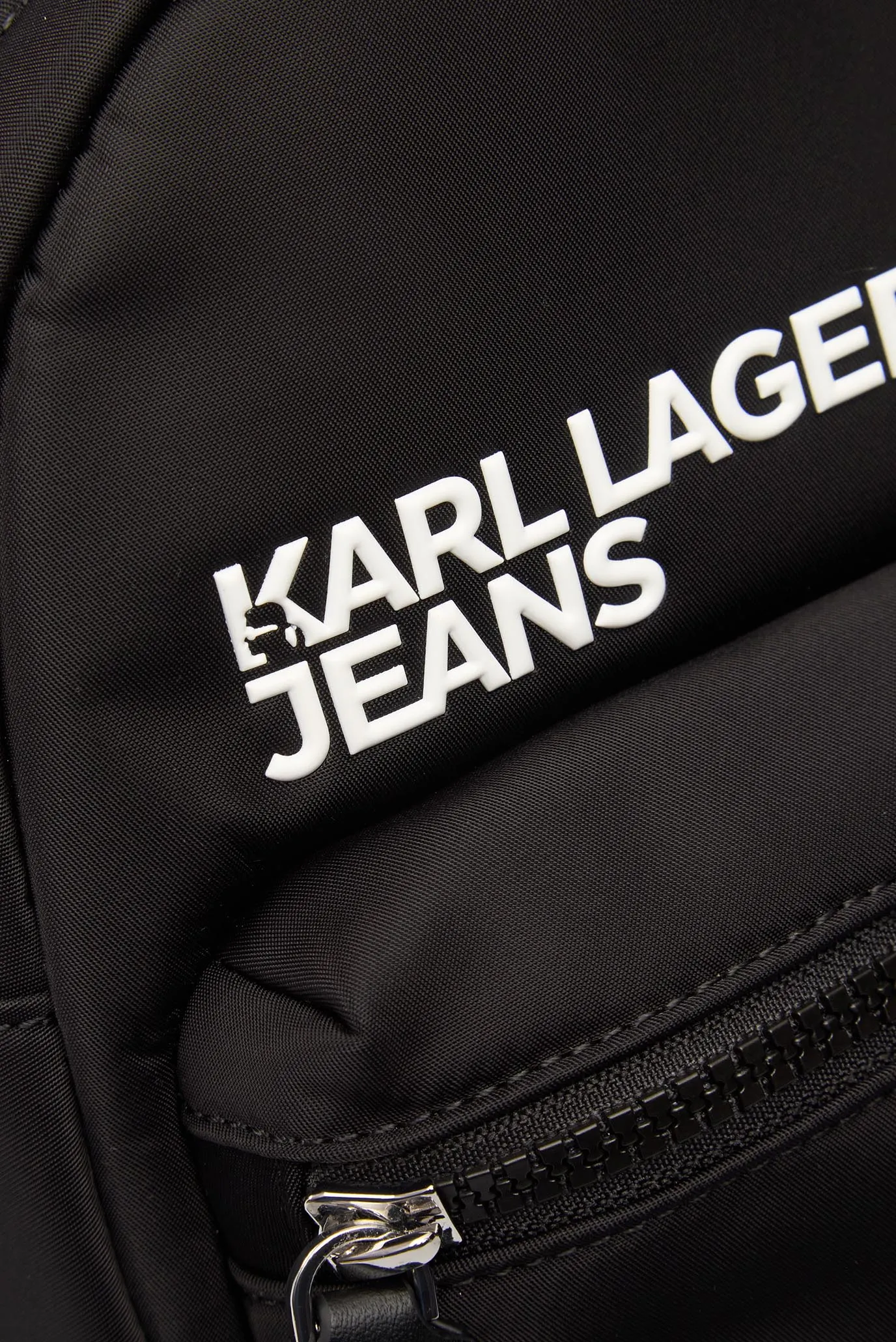 Жіночий чорний рюкзак essential 5