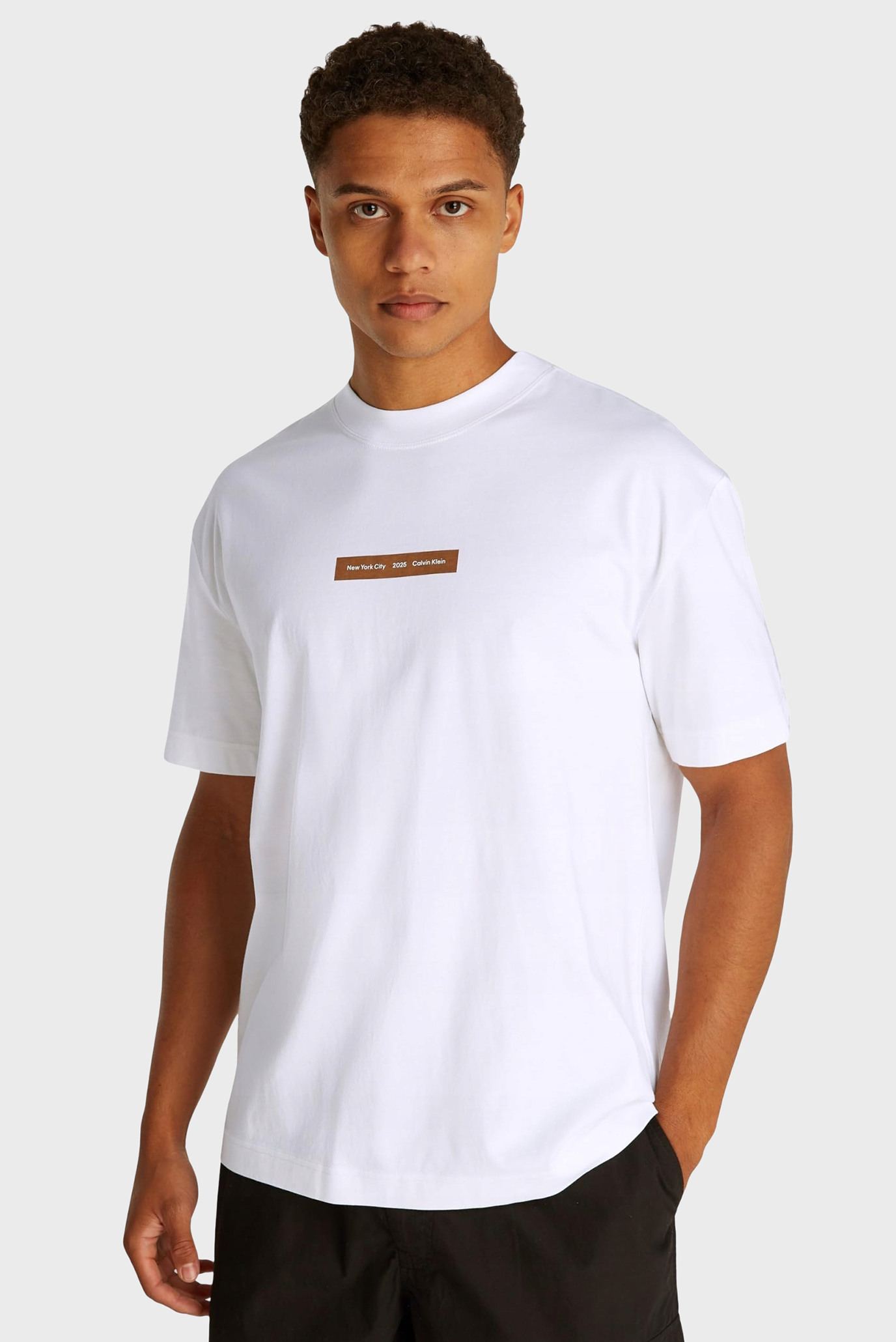 Мужская белая футболка NYC 2025 TEE Белый XL Calvin Klein Jeans J30J327524 Мужская белая футболка NYC 2025 TEE Белый XL Calvin Klein Jeans J30J327524