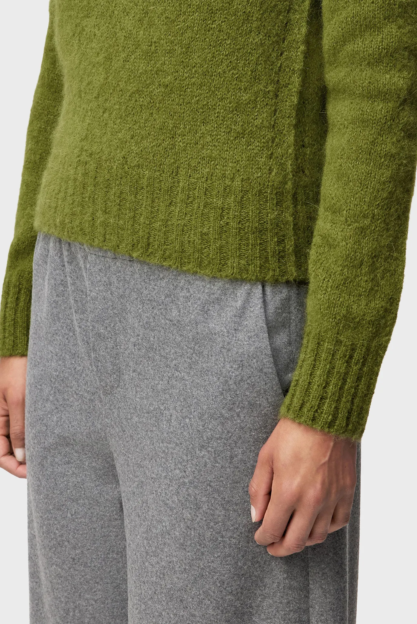 Женский зеленый шерстяной джемпер FIDA 6