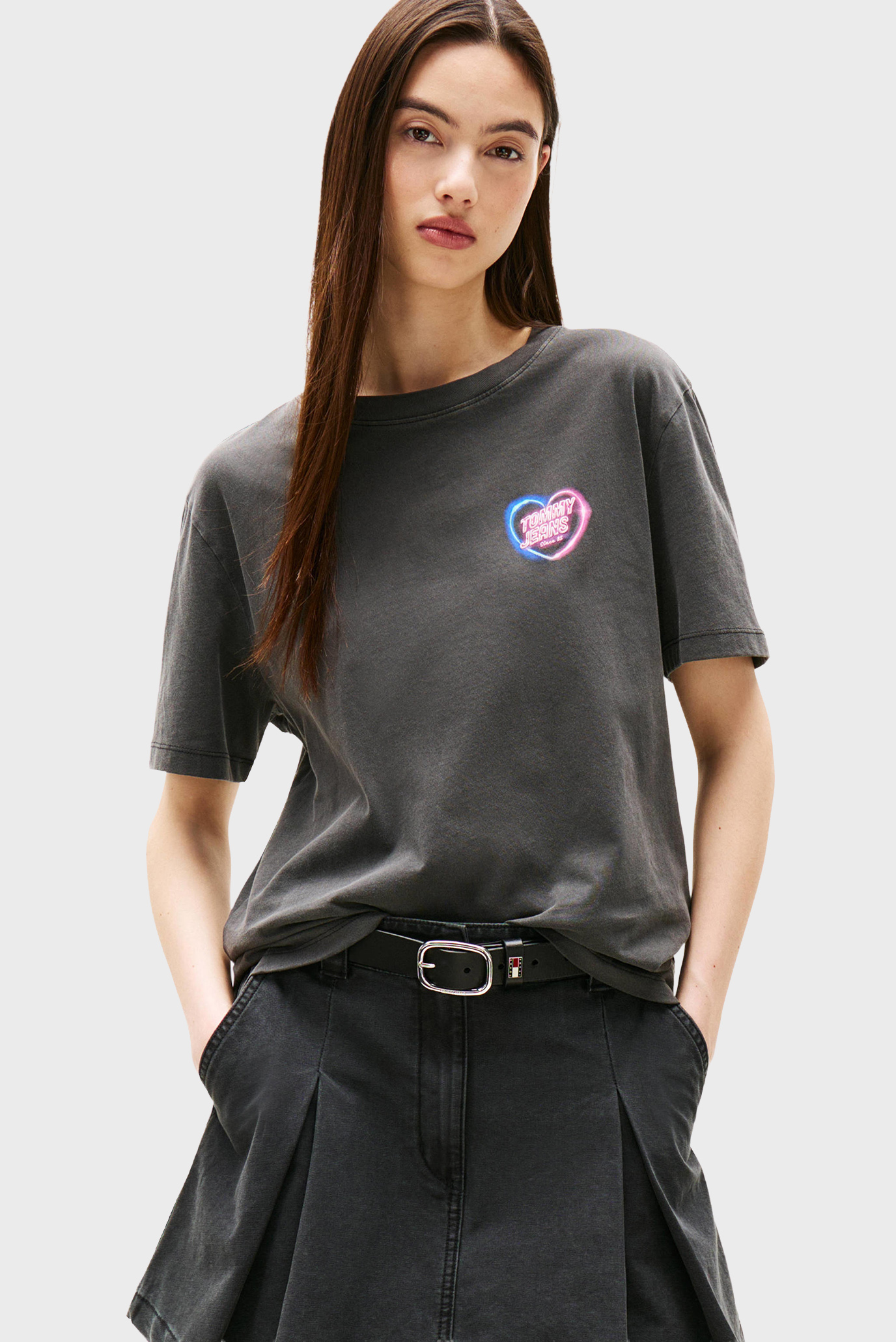 Женская черная футболка RLX NEON Черный S Tommy Jeans DW0DW21358 Женская черная футболка RLX NEON Черный S Tommy Jeans DW0DW21358