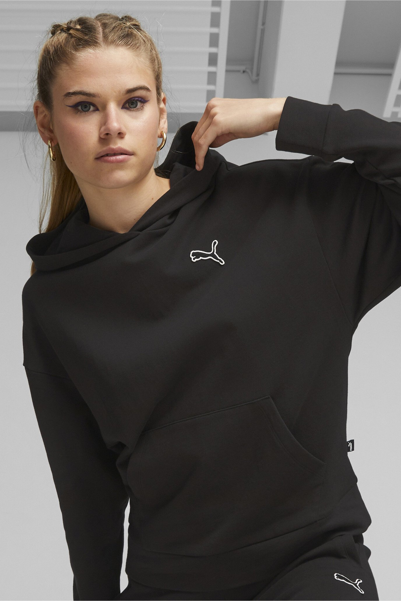 Женское черное худи BETTER ESSENTIALS Women's Hoodie 1