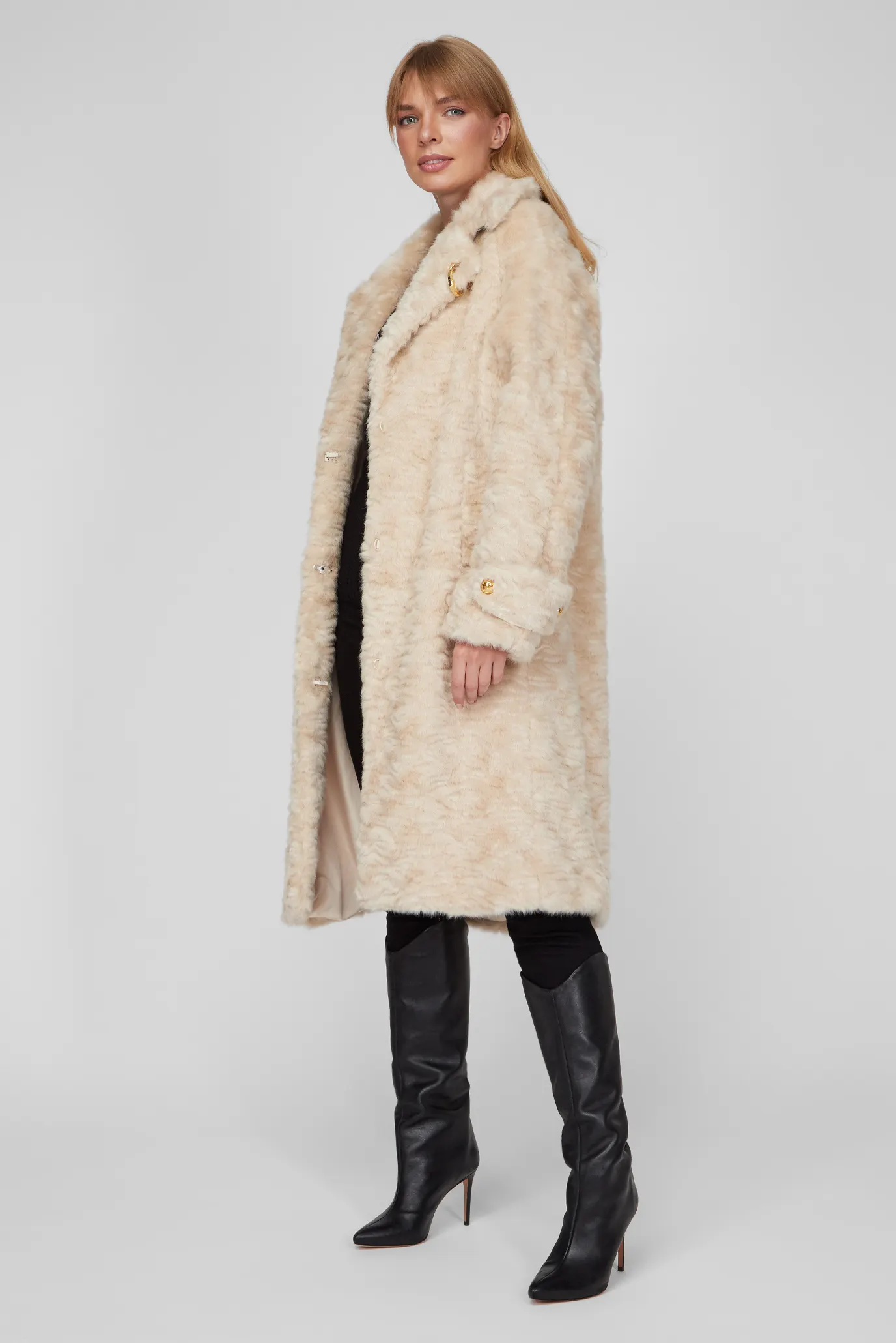 Жіноча бежева шуба 2