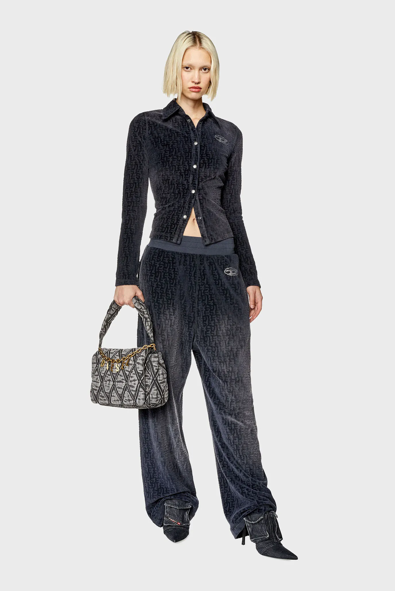 Жіноча чорна велюрова сорочка з візерунком T-AMUSE 2