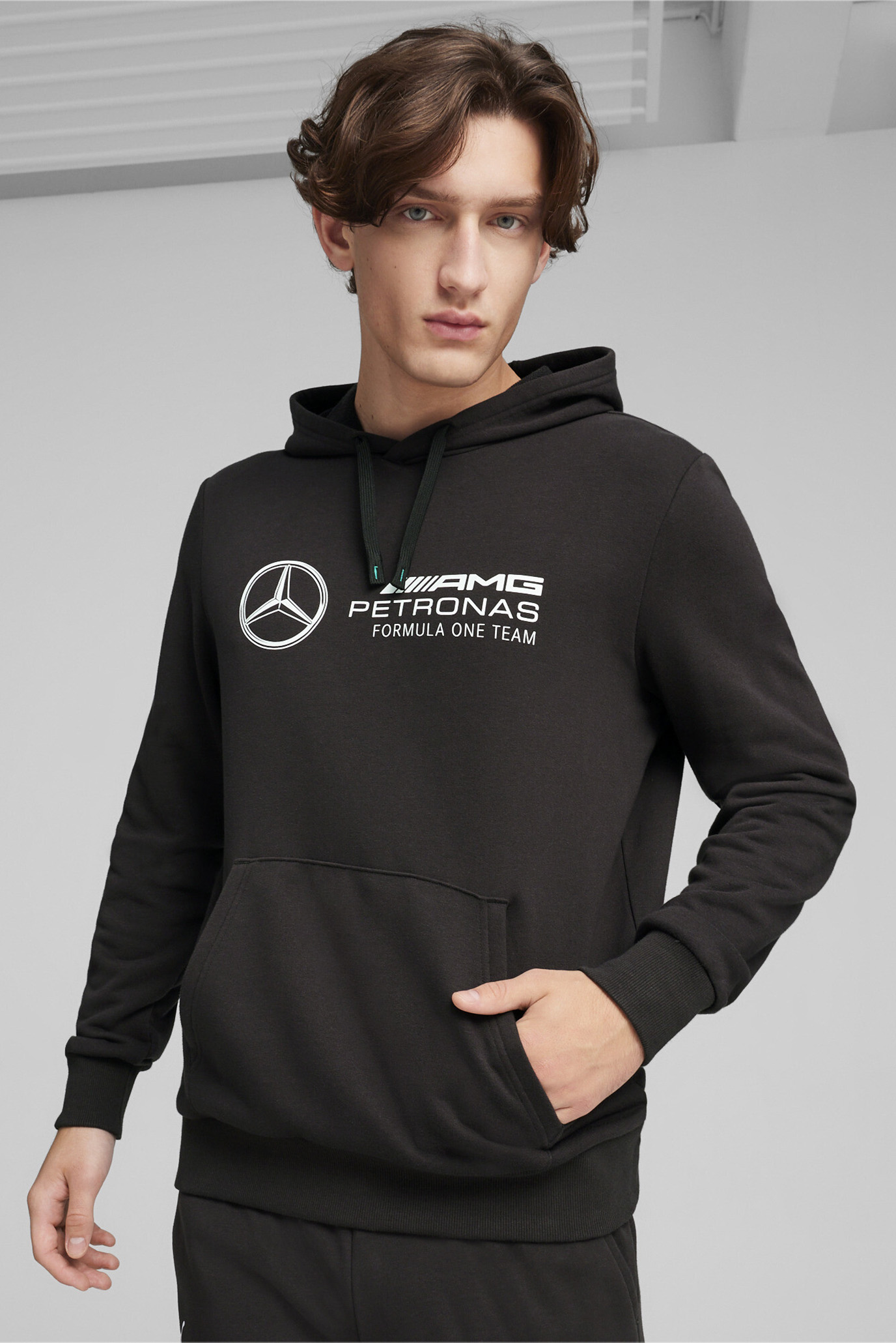 Чоловіче чорне худі Mercedes-AMG Petronas Motorsport Men's ESS Hoodie 1
