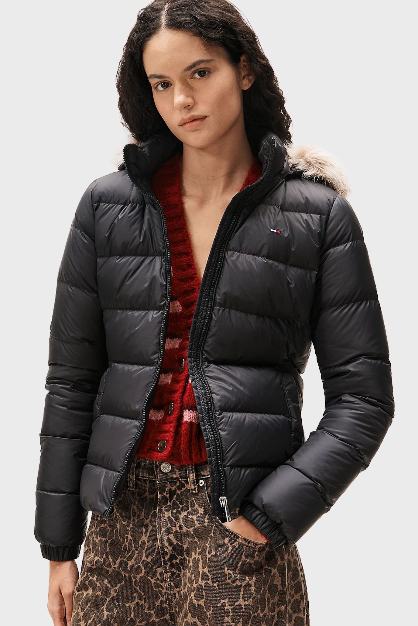 Женский черный пуховик BASIC HOODED DOWN JACKET Черный S Tommy Jeans DW0DW18312 Женский черный пуховик BASIC HOODED DOWN JACKET Черный S Tommy Jeans DW0DW18312
