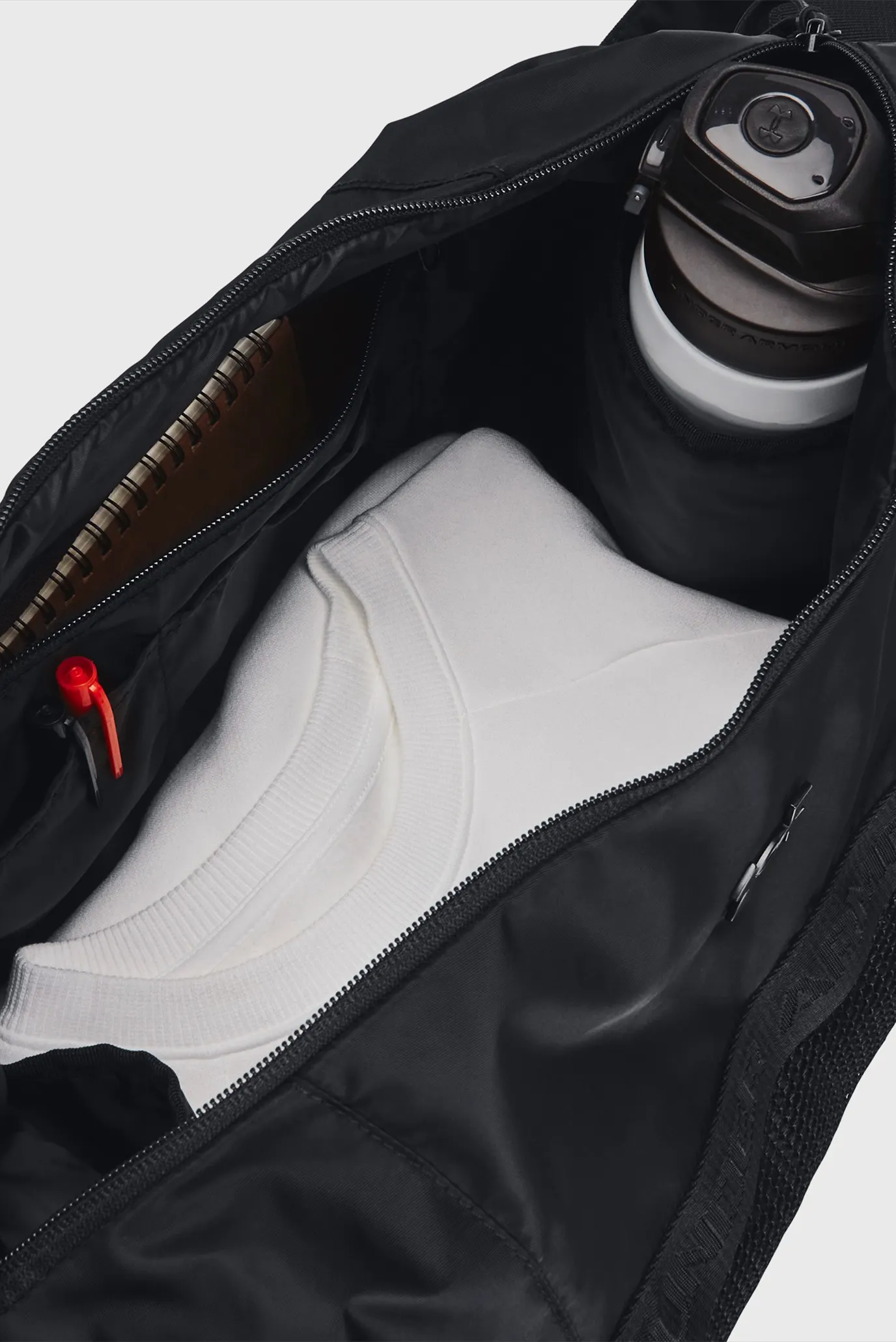 Жіноча чорна спортивна сумка UA Studio Slouchy Duffle 6