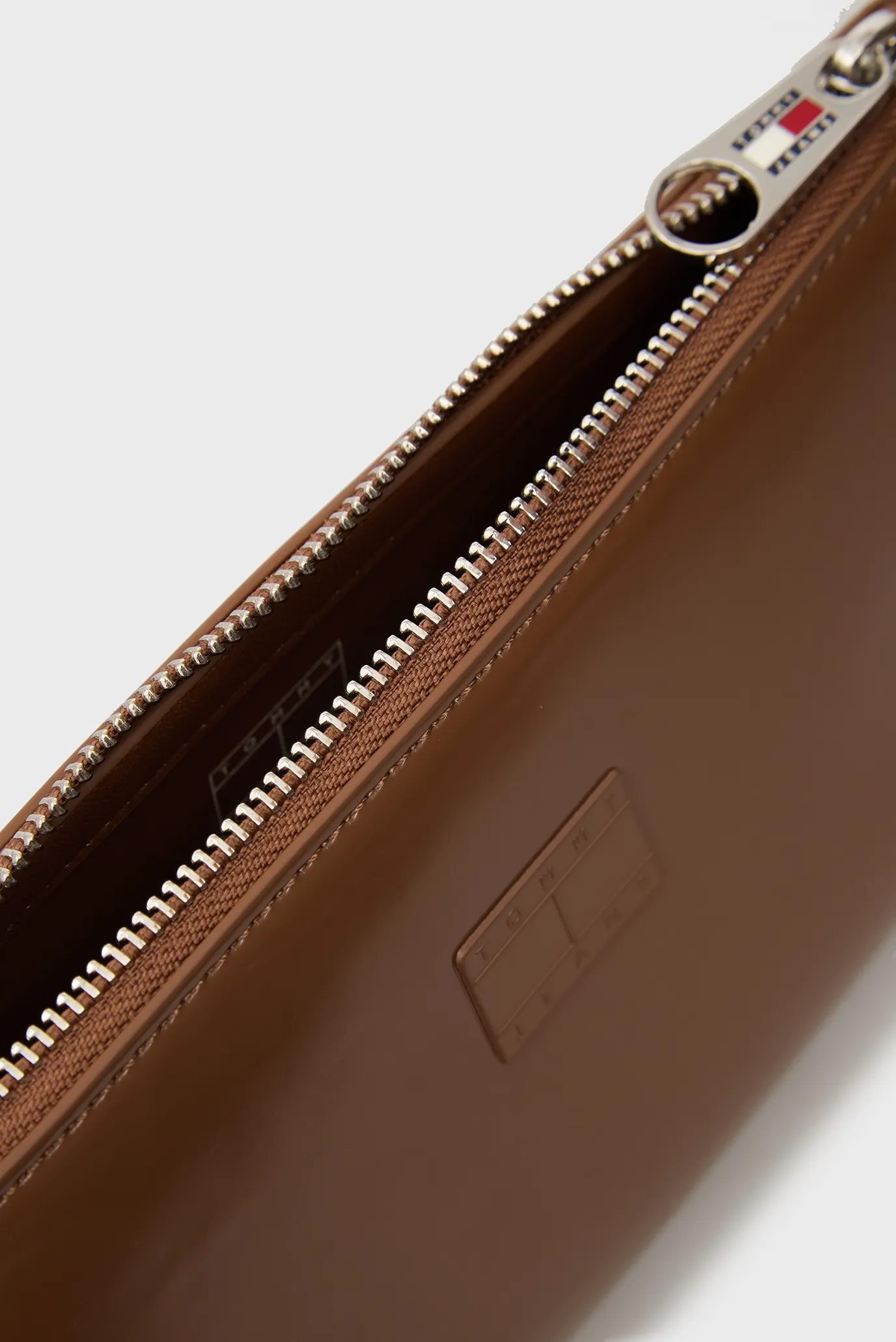 Женская коричневая сумка MUST SHOULDER 6