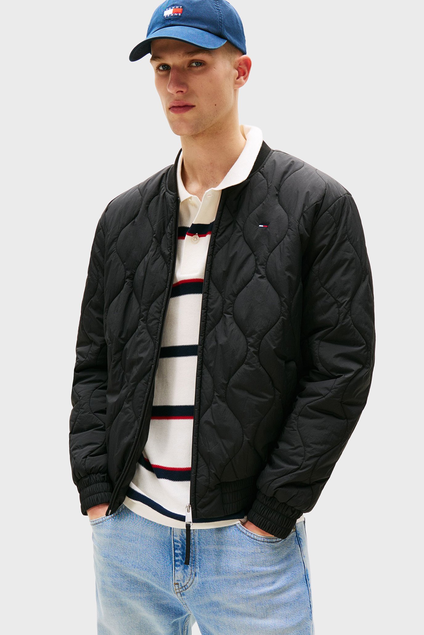 Мужской черный бомбер TJM LW QUILTED BOMBER Черный L Tommy Jeans DM0DM21685 Мужской черный бомбер TJM LW QUILTED BOMBER Черный L Tommy Jeans DM0DM21685