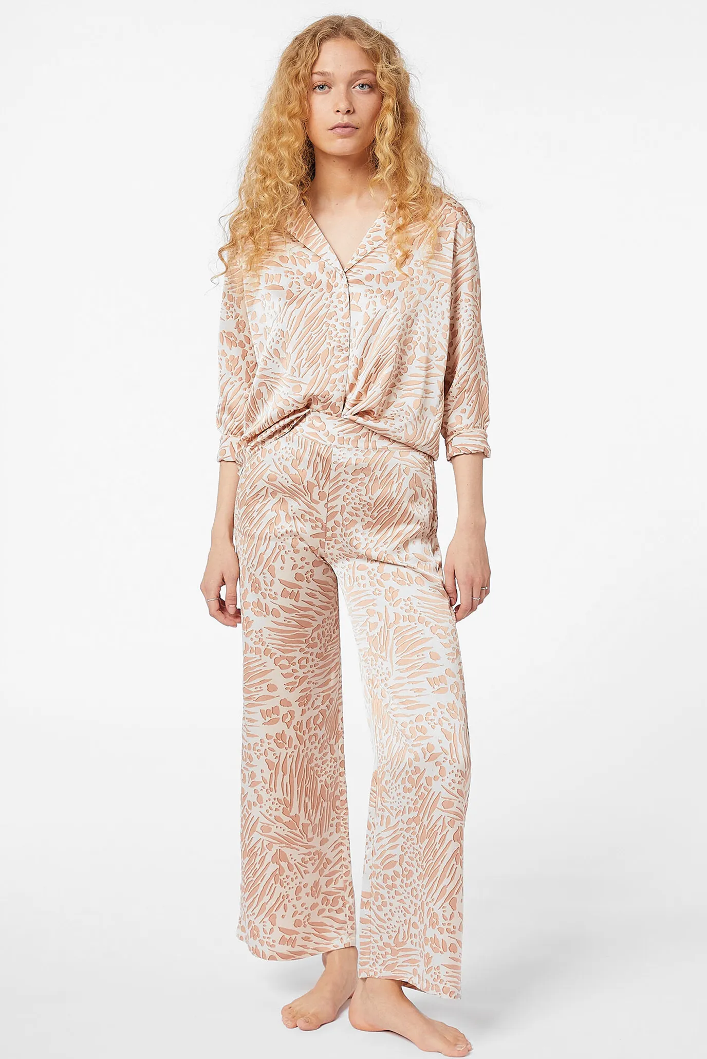 Жіноча бежева сорочка з візерунком MENNY 3