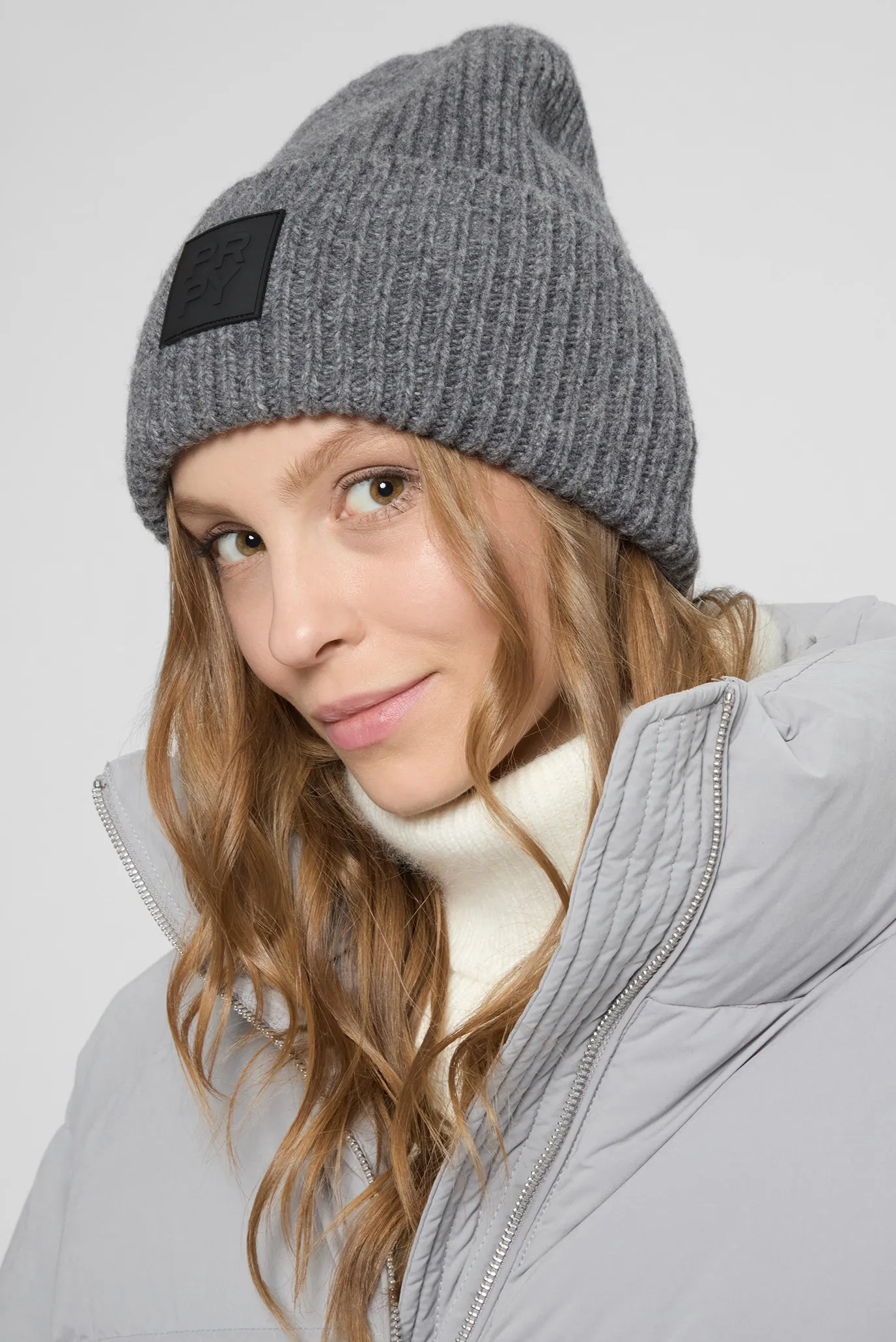Жіноча сіра вовняна шапка Marla 5