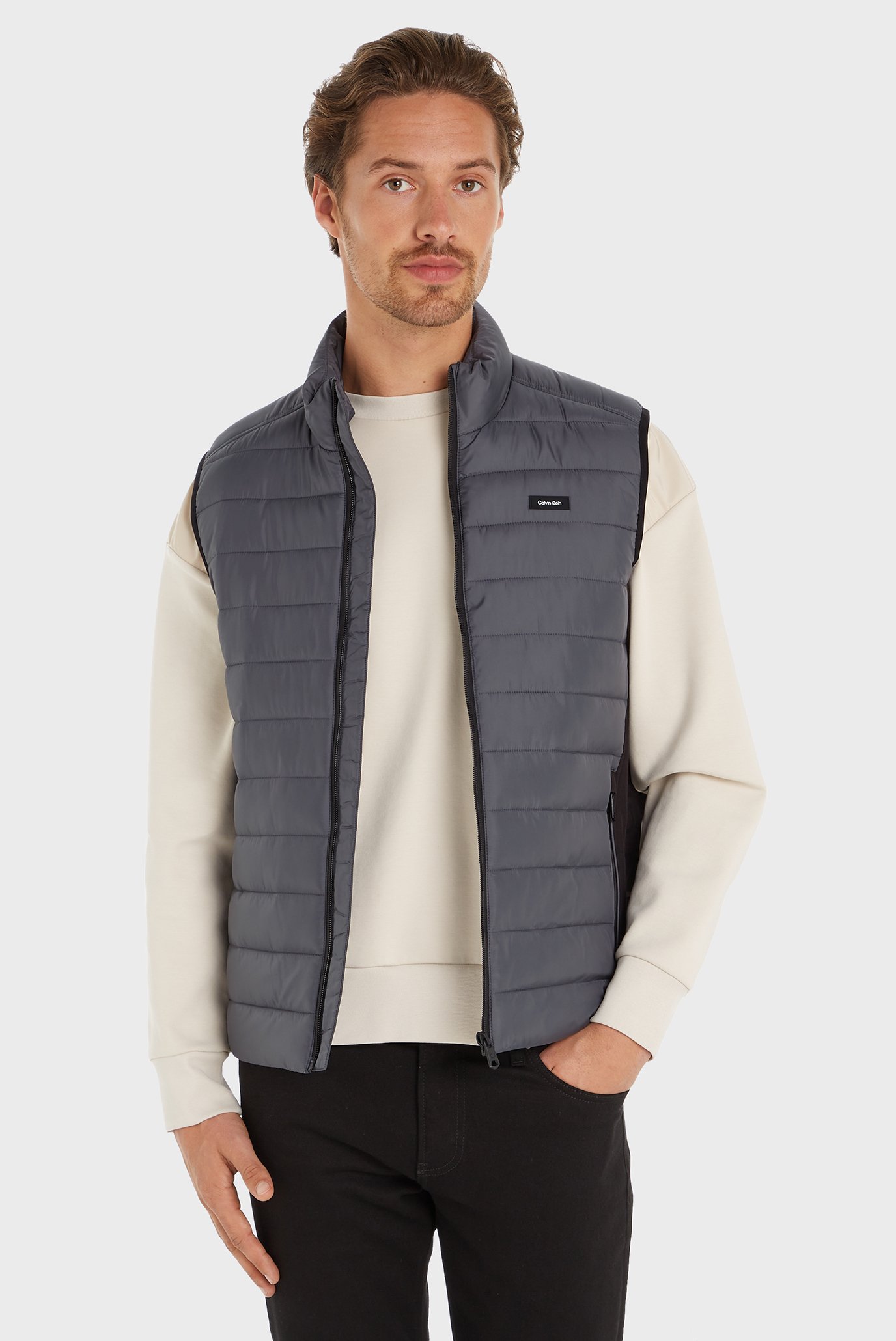 Мужской темно-серый жилет RECYCLED SIDE LOGO VEST Серый M Calvin Klein K10K108292 Мужской темно-серый жилет RECYCLED SIDE LOGO VEST Серый M Calvin Klein K10K108292