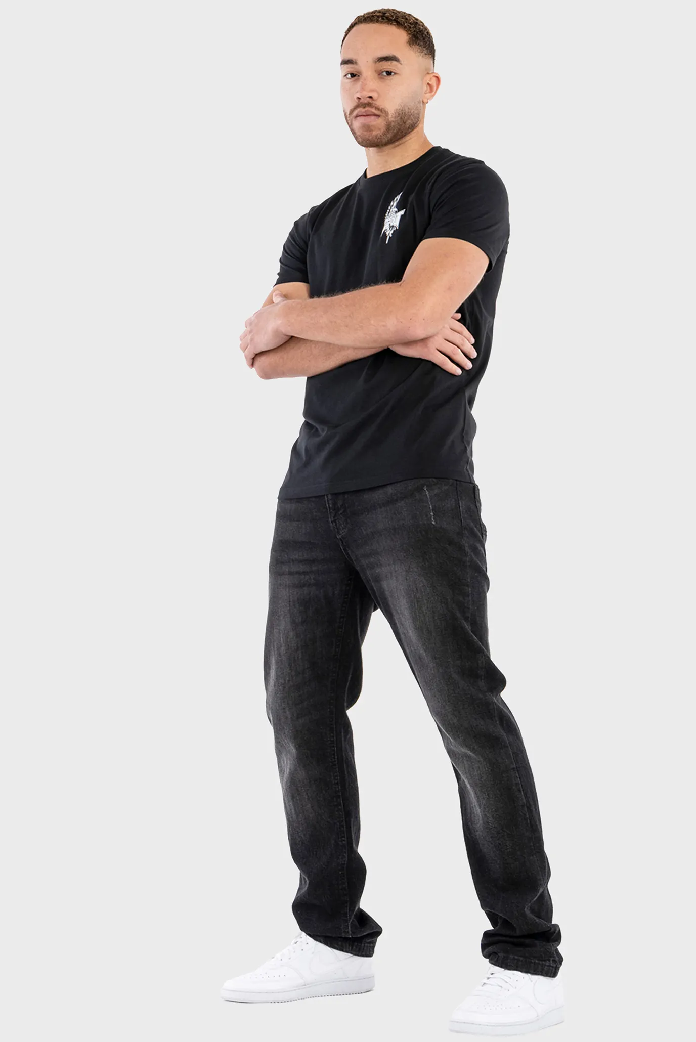 Чоловіча чорна футболка 2