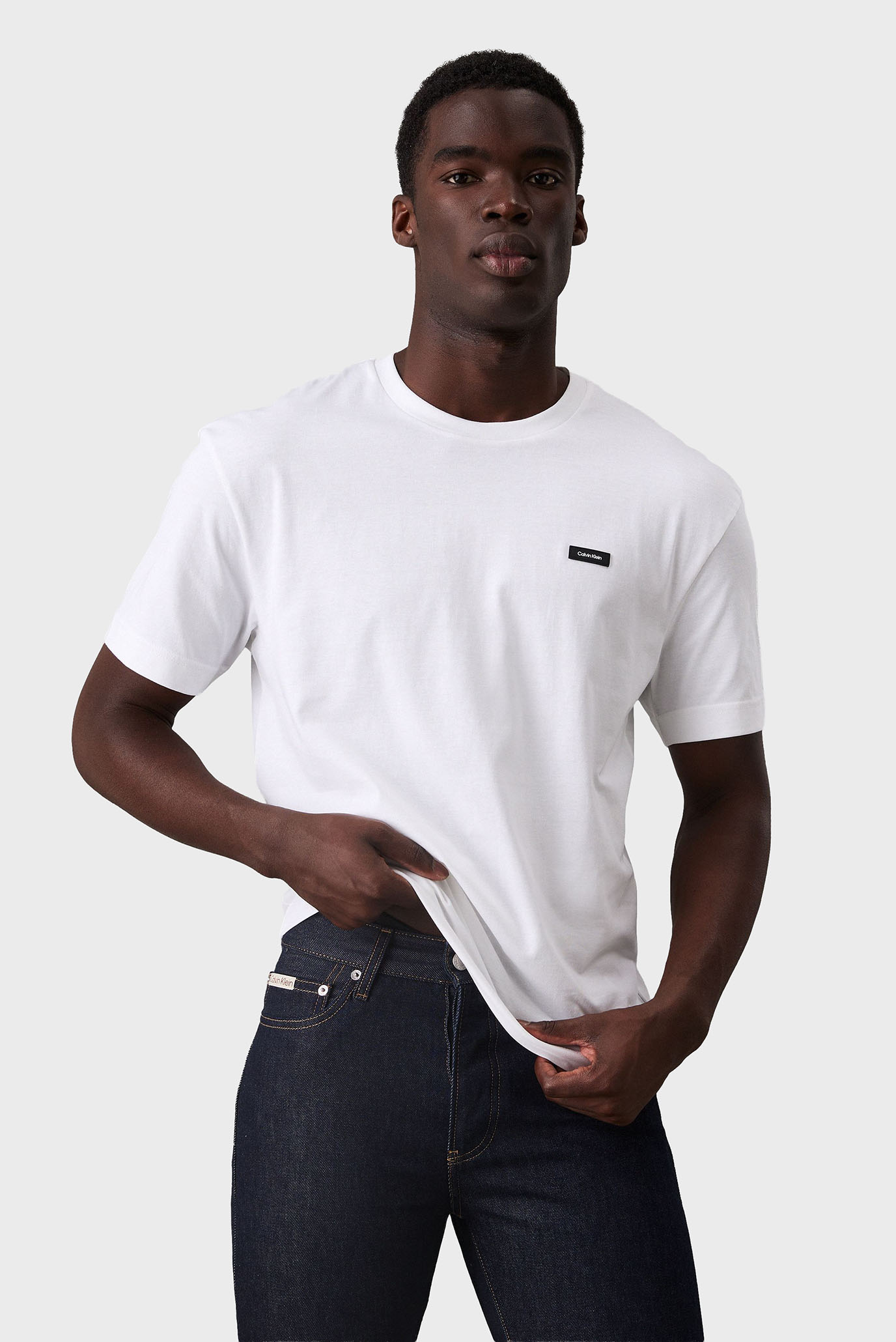 Мужская белая футболка COTTON COMFORT FIT Белый S Calvin Klein K10K112749 Мужская белая футболка COTTON COMFORT FIT Белый S Calvin Klein K10K112749