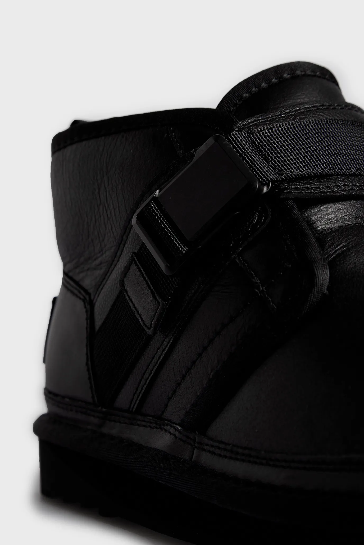 Чоловічі чорні шкіряні уггі 2