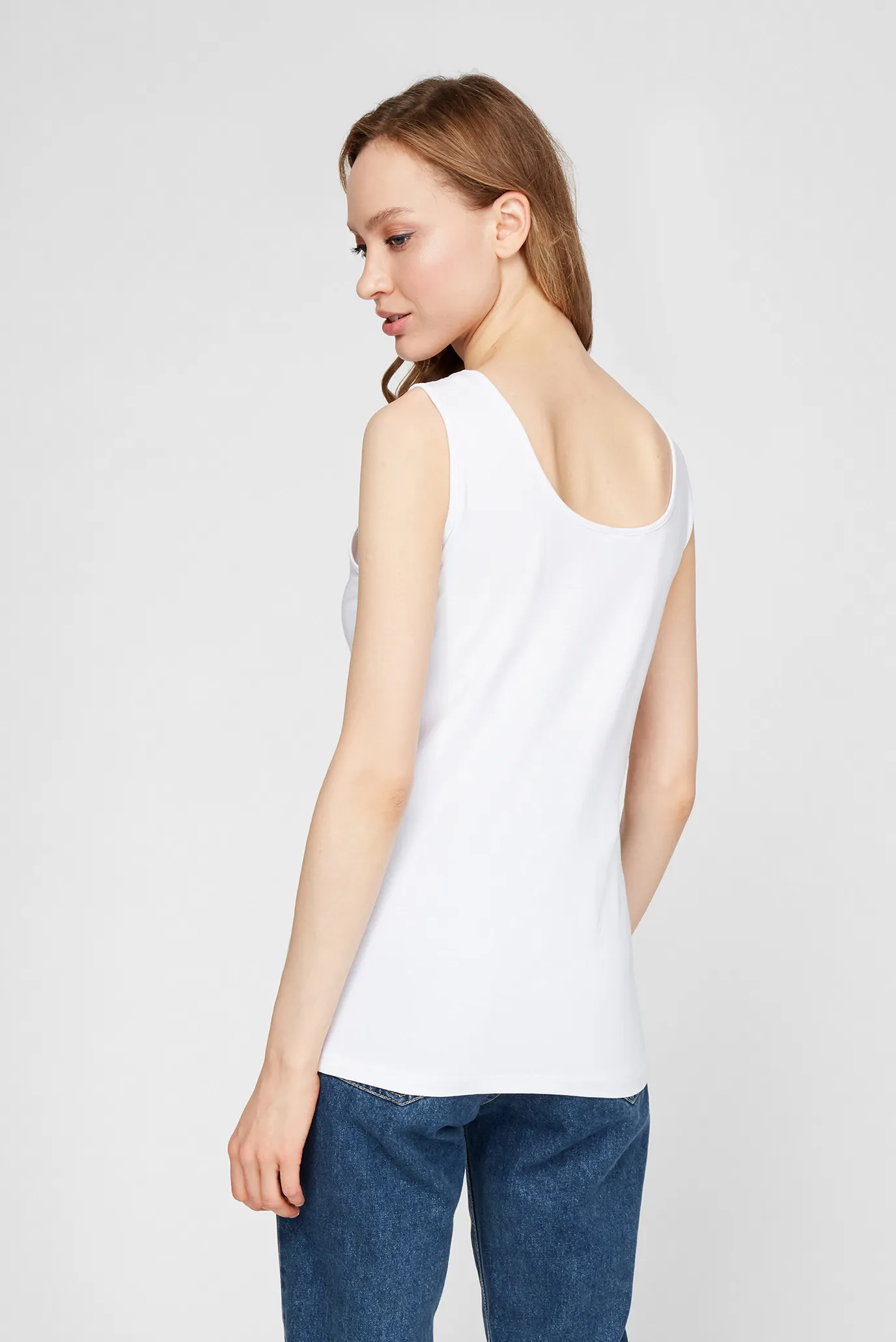 Жіноча біла майка 3