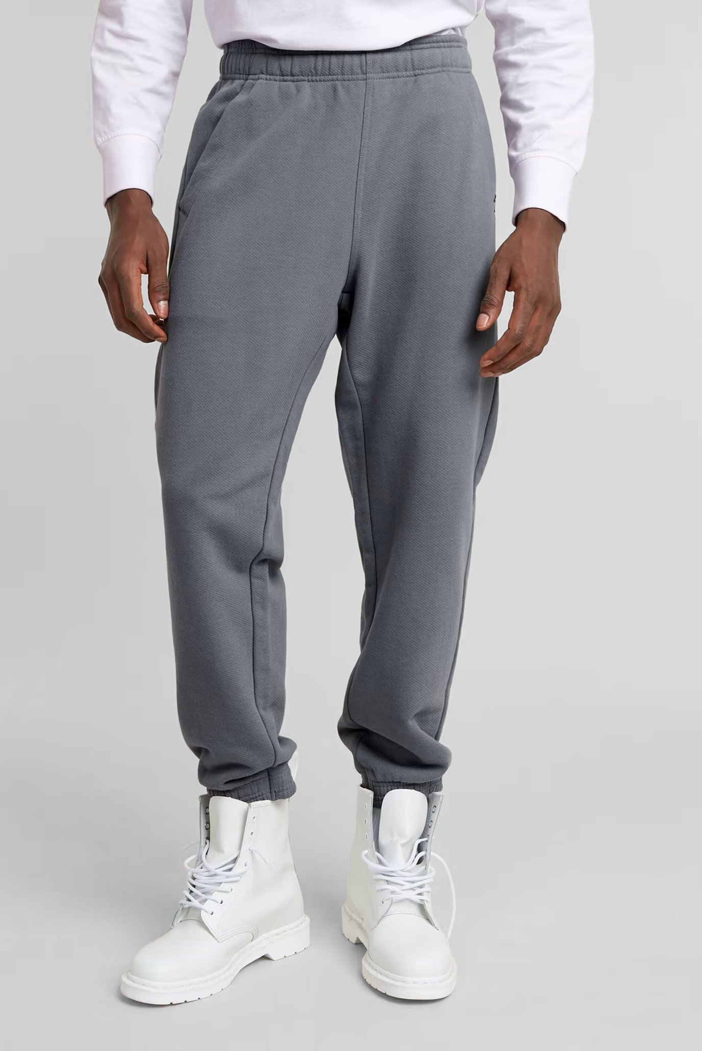 Чоловічі сірі спортивні штани Essential loose tapered sw pant 1