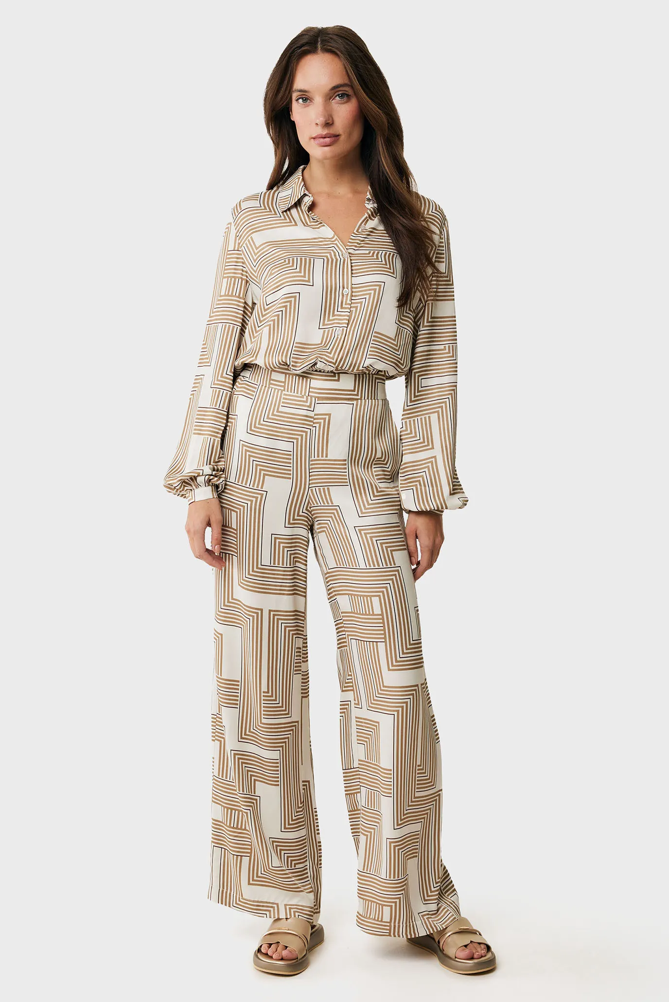 Жіноча бежева блуза з візерунком Graphic blouse 2