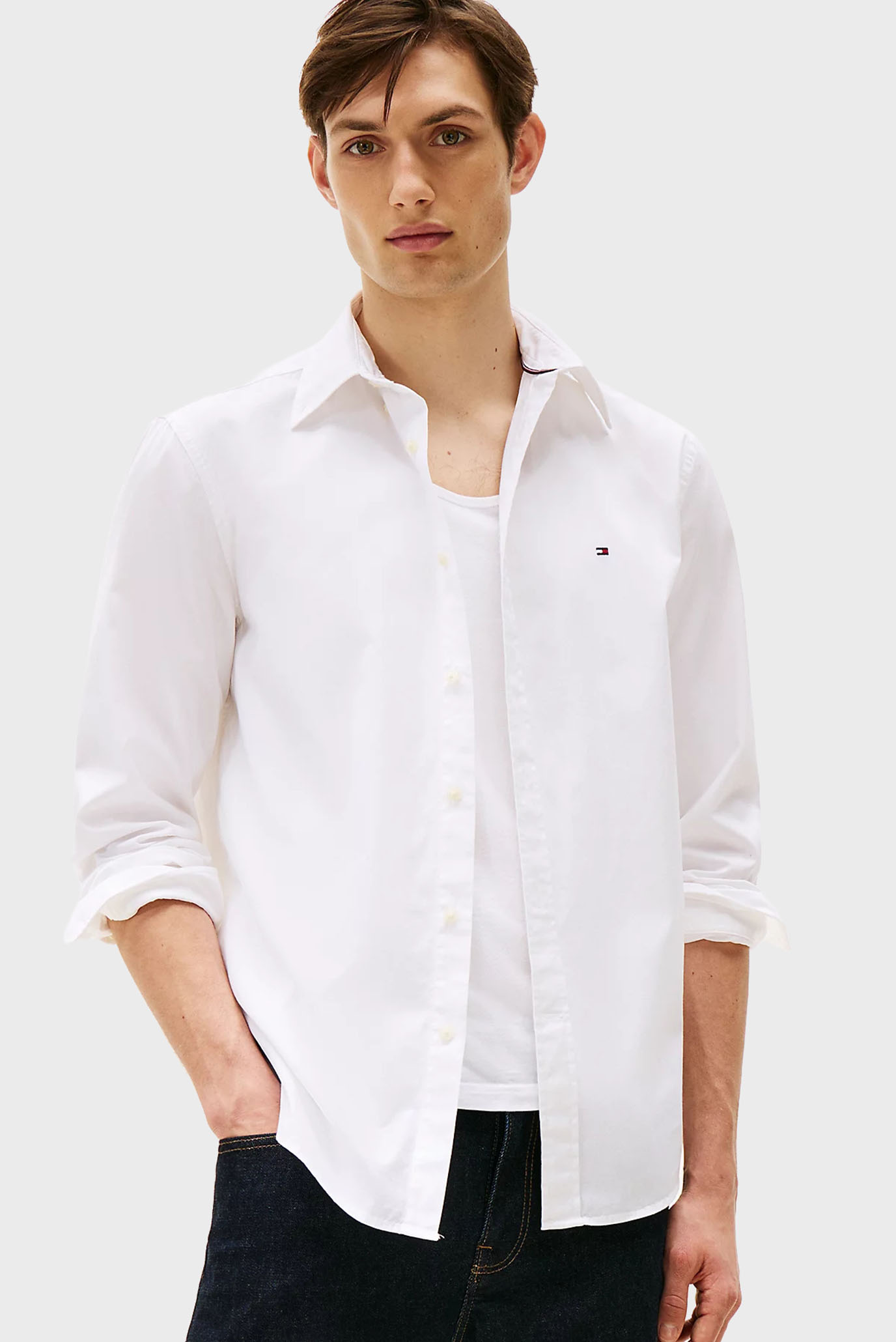 Мужская белая рубашка CORE FLEX POPLIN SOLID RF SHIRT Белый S Tommy Hilfiger MW0MW39988 Мужская белая рубашка CORE FLEX POPLIN SOLID RF SHIRT Белый S Tommy Hilfiger MW0MW39988