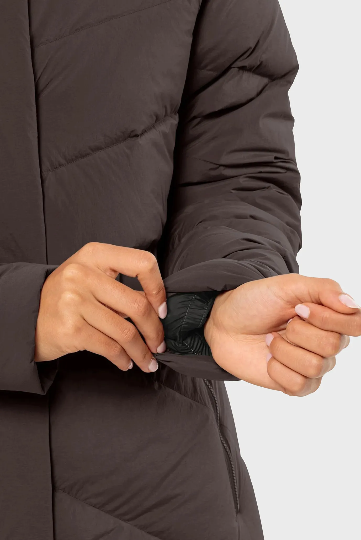 Женский темно-коричневый пуховик 6