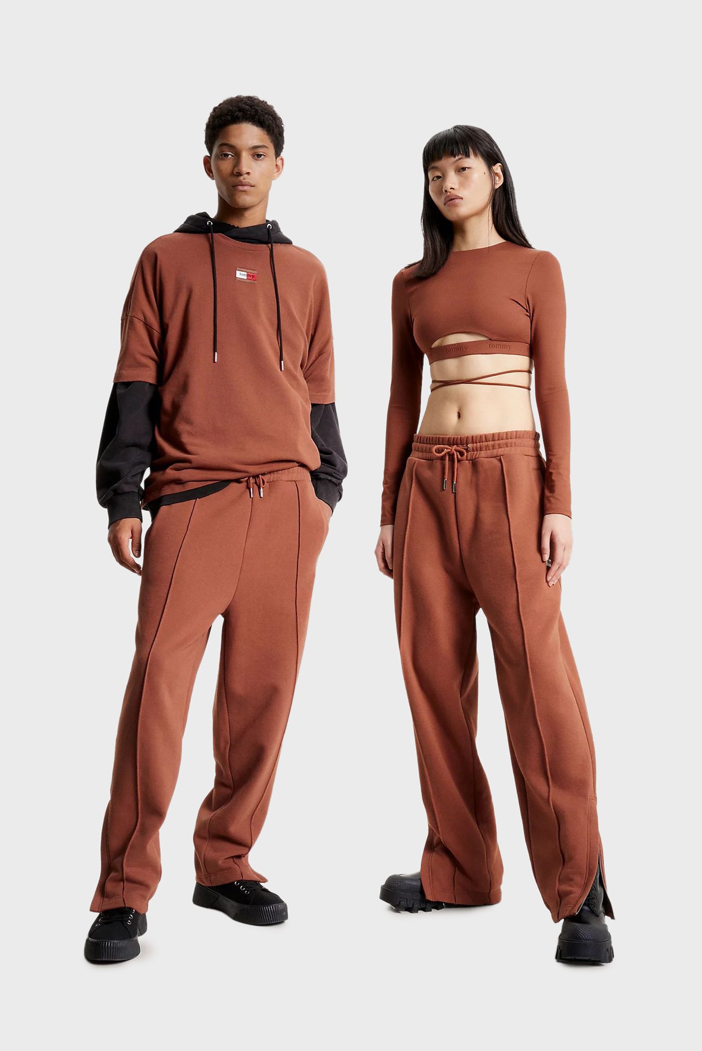 Коричневые спортивные брюки TJCU ESS GARMENT WASH SWEATPANT (унисекс) 1