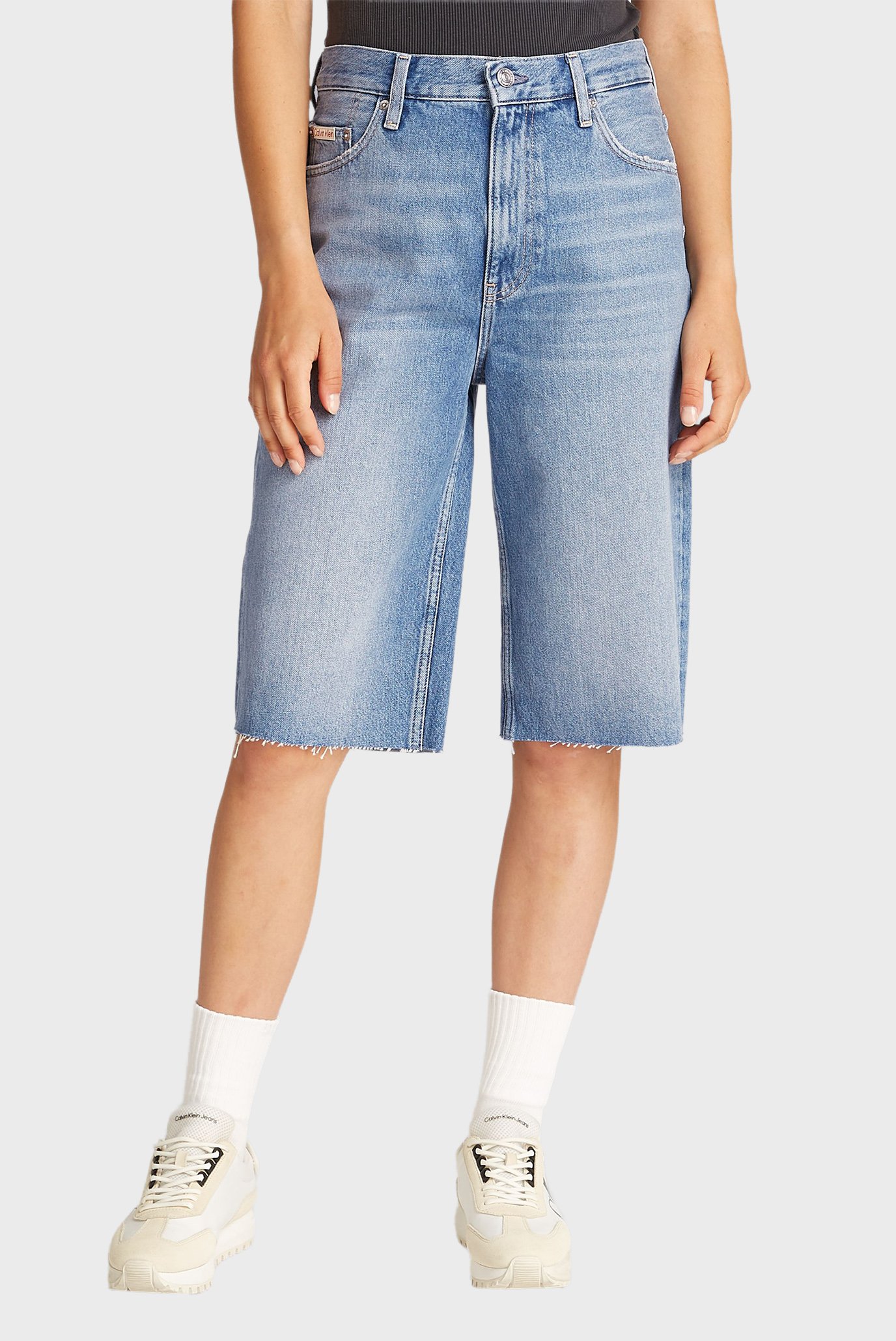Женские голубые джинсовые шорты RELAXED BERMUDA SHORT Голубой 25 Calvin Klein Jeans J20J225200 Женские голубые джинсовые шорты RELAXED BERMUDA SHORT Голубой 25 Calvin Klein Jeans J20J225200