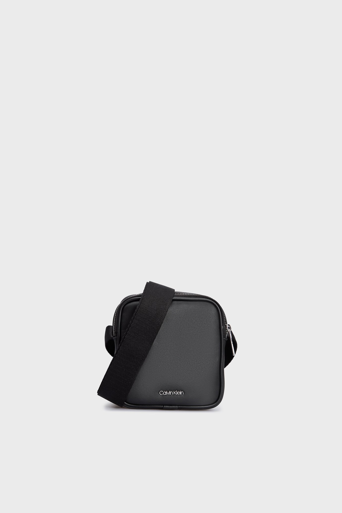 Мужская черная сумка CK EST. PU CUBE REPORTER+CASE Черный ONESIZE Calvin Klein K50K511861 Мужская черная сумка CK EST. PU CUBE REPORTER+CASE Черный ONESIZE Calvin Klein K50K511861