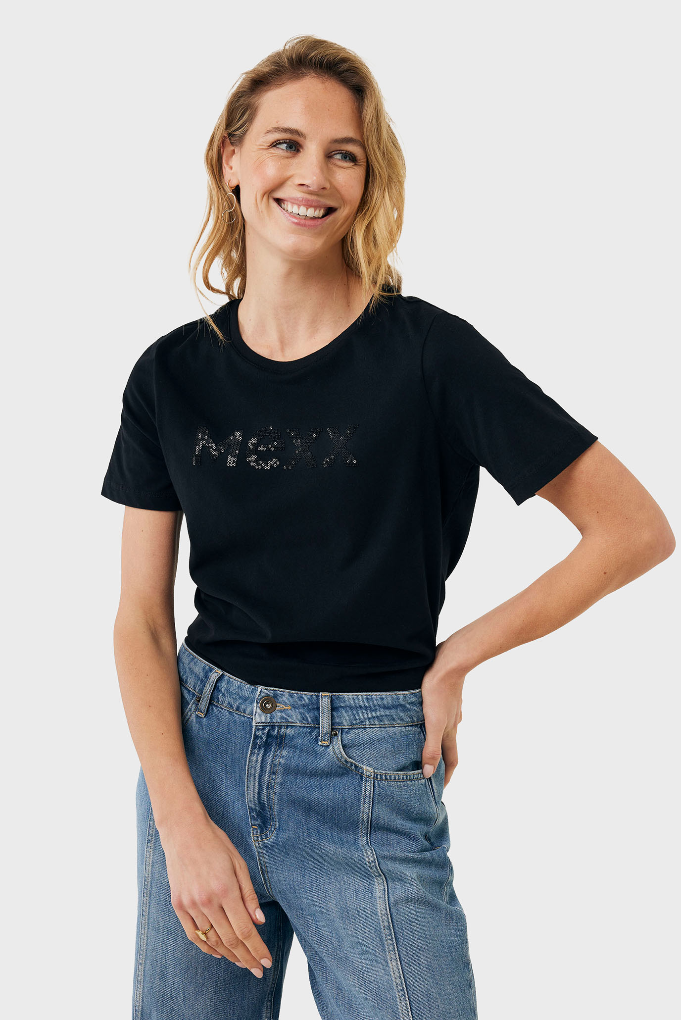 Женская черная футболка Sequins slim fit t-shirt Черный M Mexx MF007802551W Женская черная футболка Sequins slim fit t-shirt Черный M Mexx MF007802551W