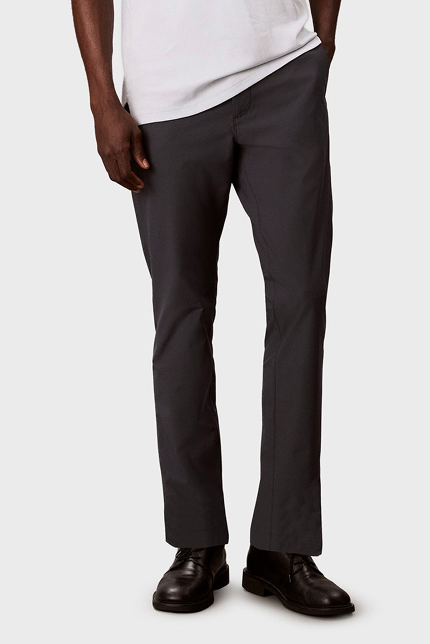 Мужские темно-серые брюки SLIM TECH STRETCH Серый 30 Calvin Klein LV04LB610G Мужские темно-серые брюки SLIM TECH STRETCH Серый 30 Calvin Klein LV04LB610G