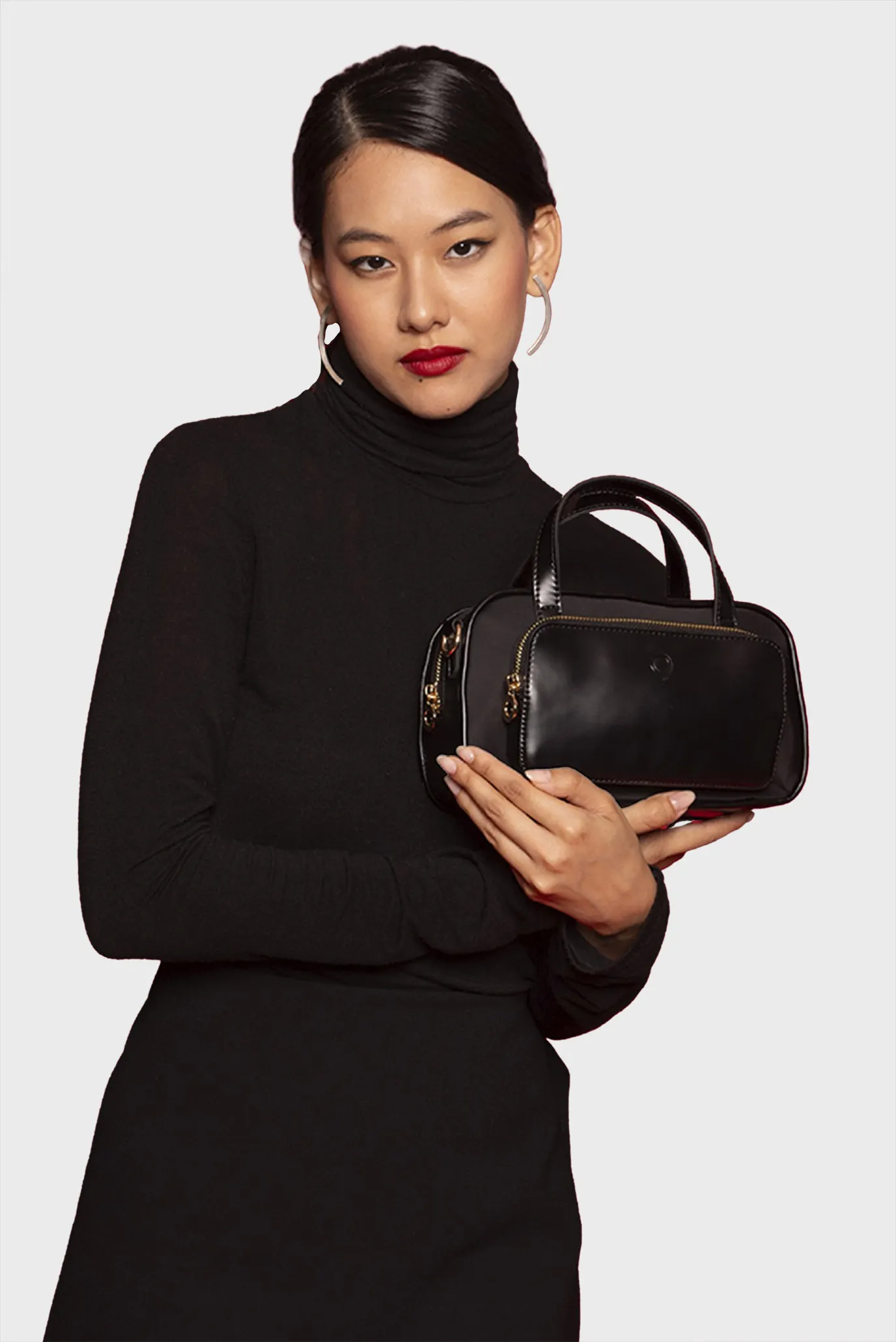 Женская черная сумка Emoticon 2