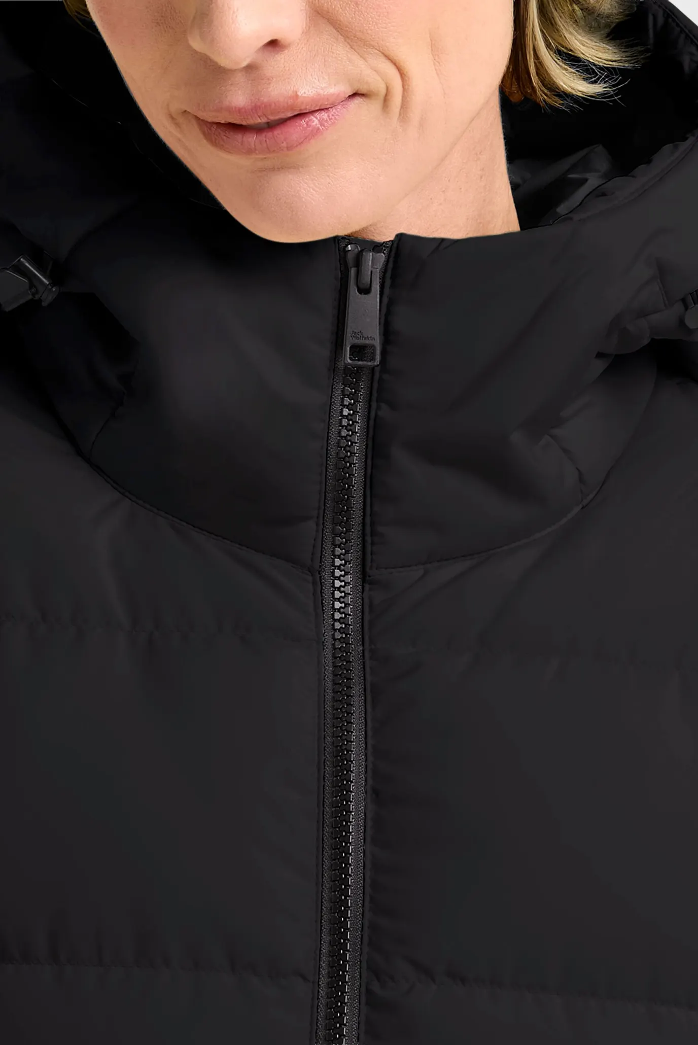 Женский черный пуховик 4