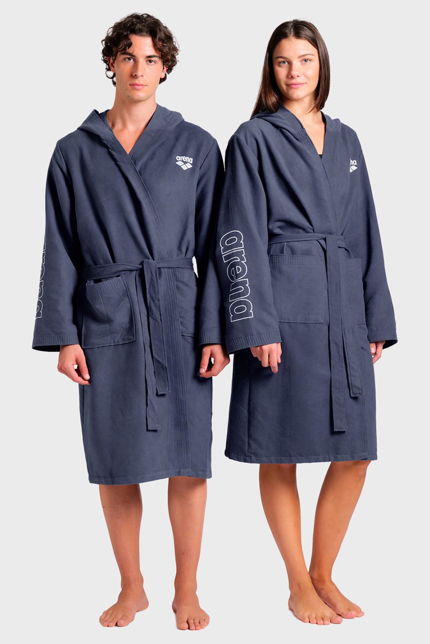 Темно-синий халат ZEAL ROBE (унисекс) Синий M Arena 009032-710 Темно-синий халат ZEAL ROBE (унисекс) Синий M Arena 009032-710