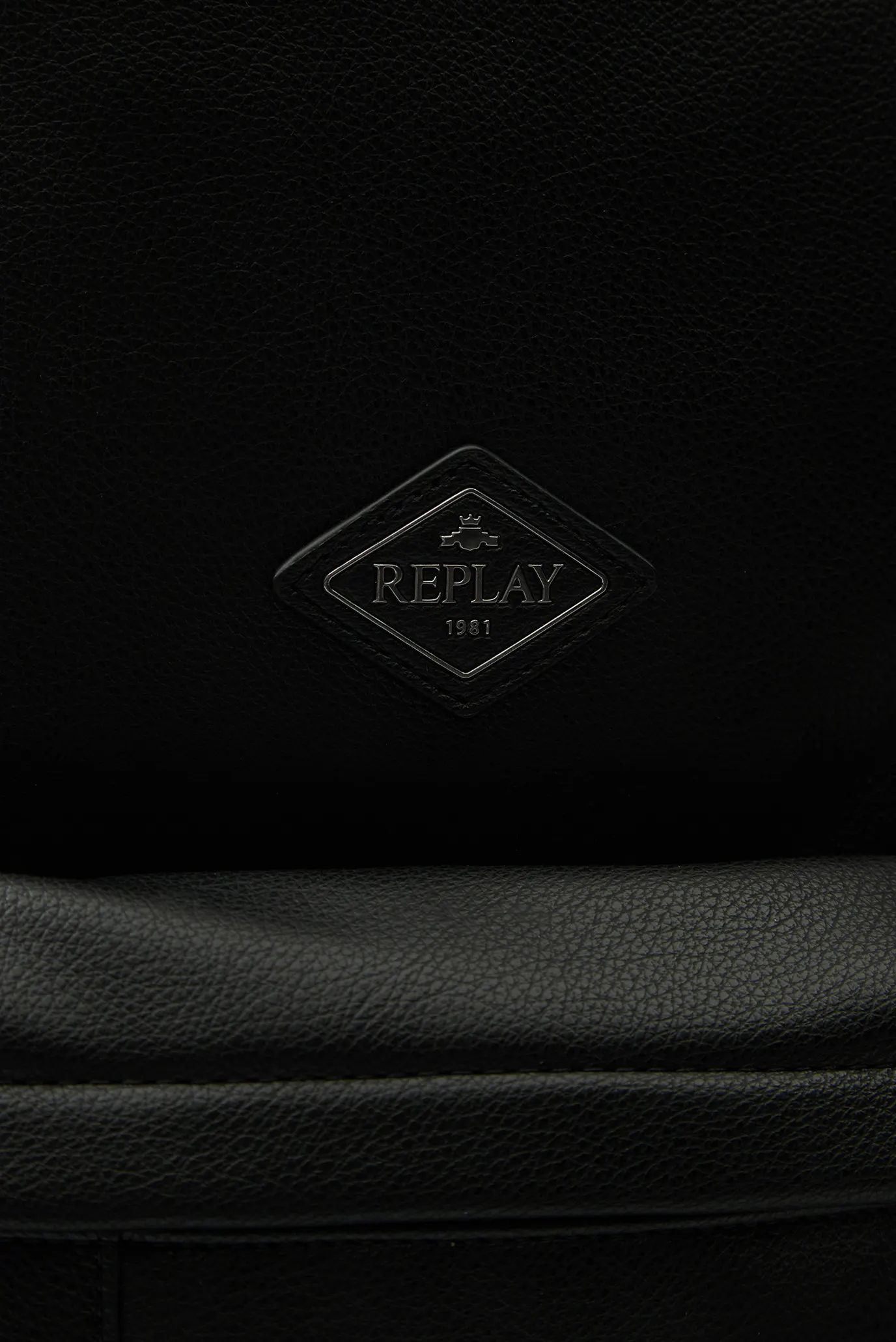 Чоловічий чорний рюкзак 2