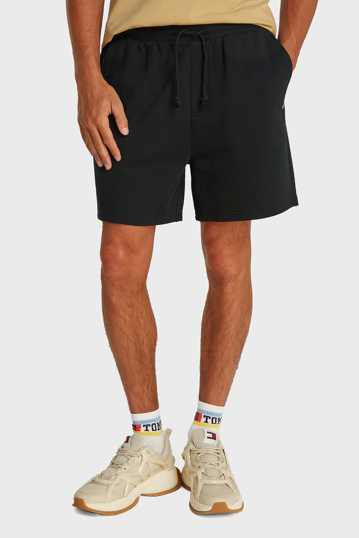 Мужские черные шорты TJM ENTRY GRAPHIC SWEATSHORT Черный XXL Tommy Jeans DM0DM21369 Мужские черные шорты TJM ENTRY GRAPHIC SWEATSHORT Черный XXL Tommy Jeans DM0DM21369