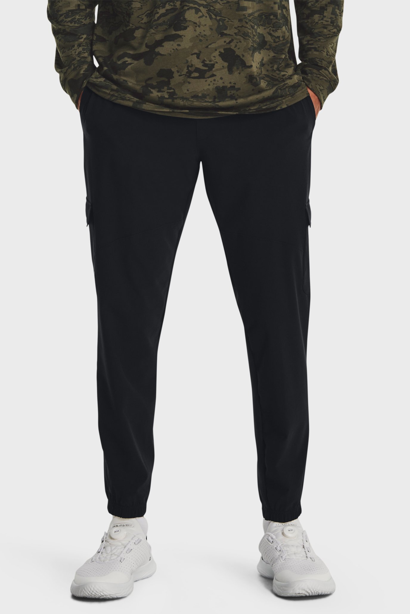Чоловічі чорні спортивні штани UA Stretch Woven Cargo Pants 1
