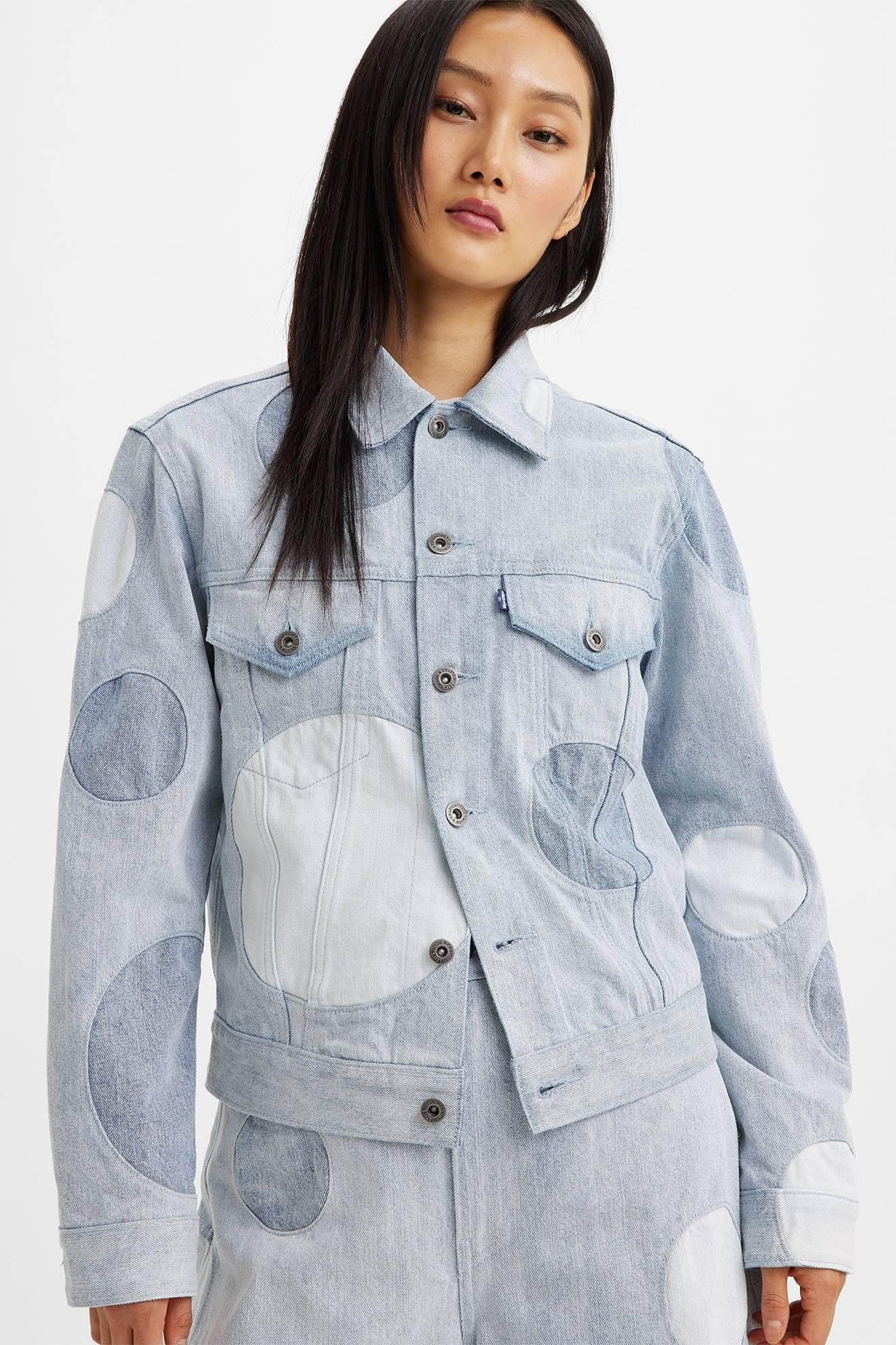 Жіноча блакитна джинсова куртка з візерунком 1