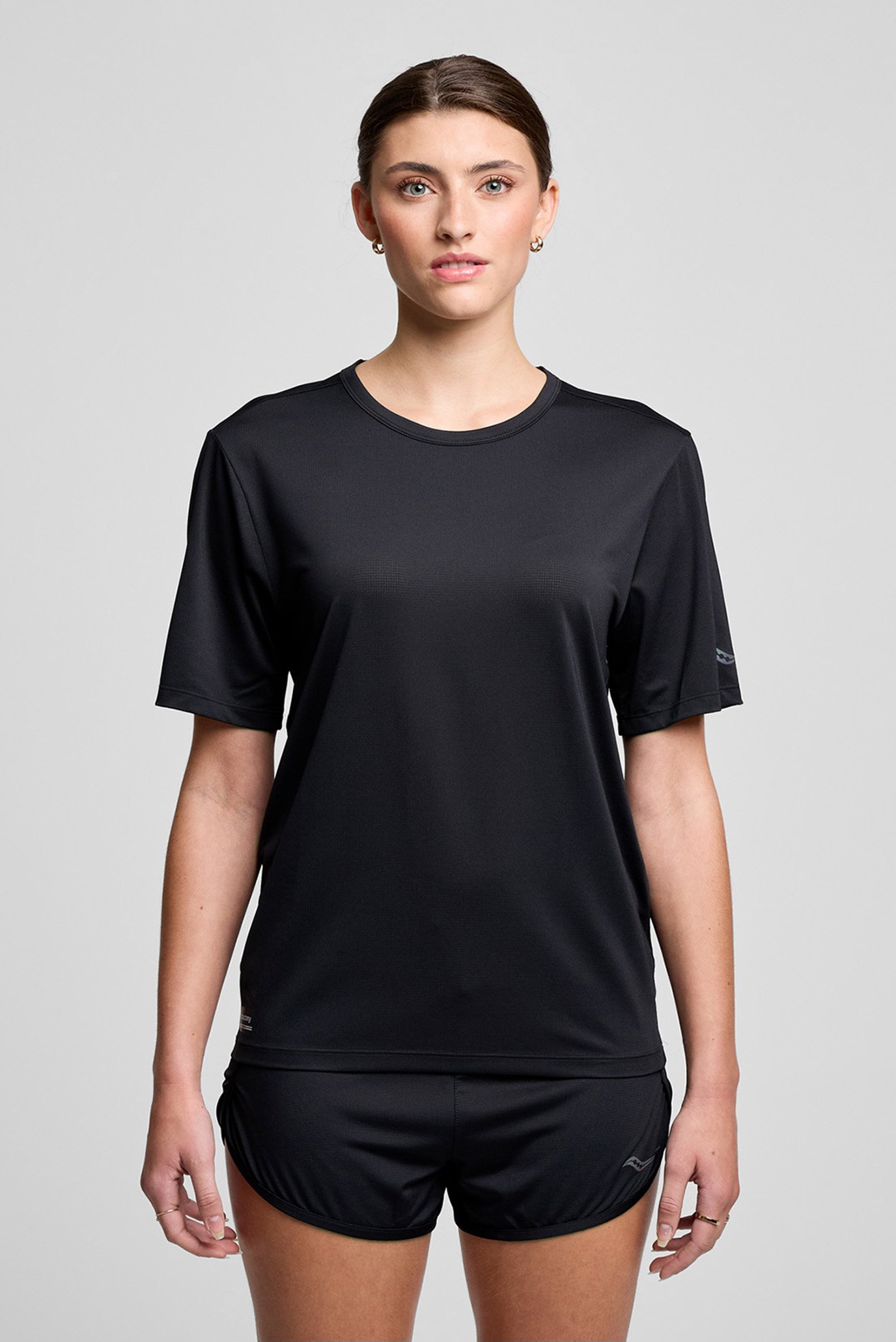 Жіноча чорна футболка 1