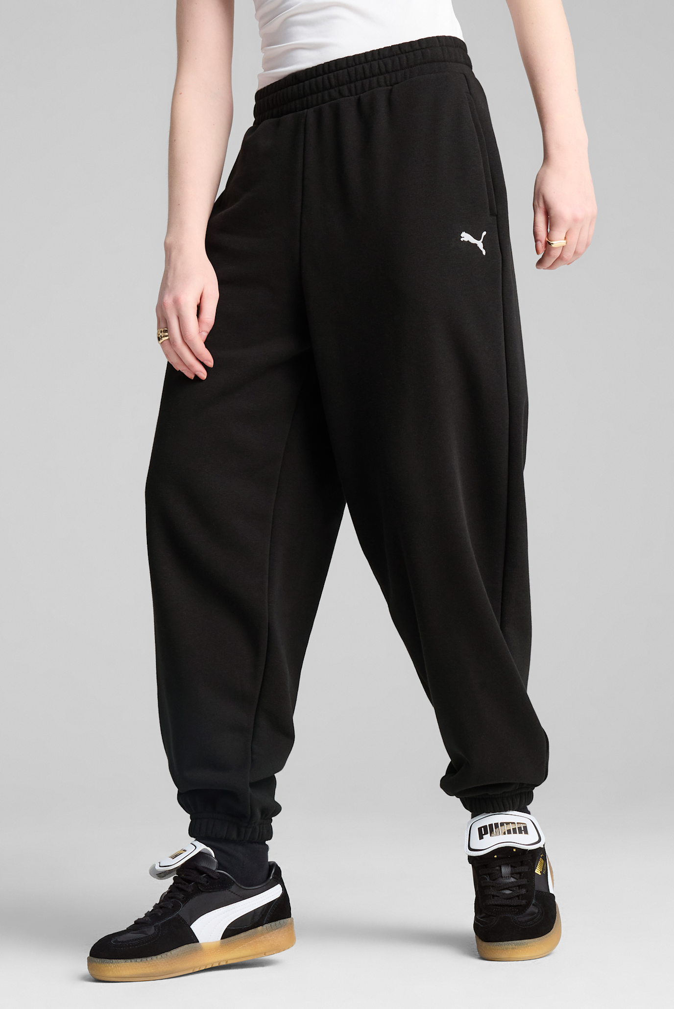 Женские черные спортивные брюки WARDROBE ESS Relaxed Sweatpants Women 1