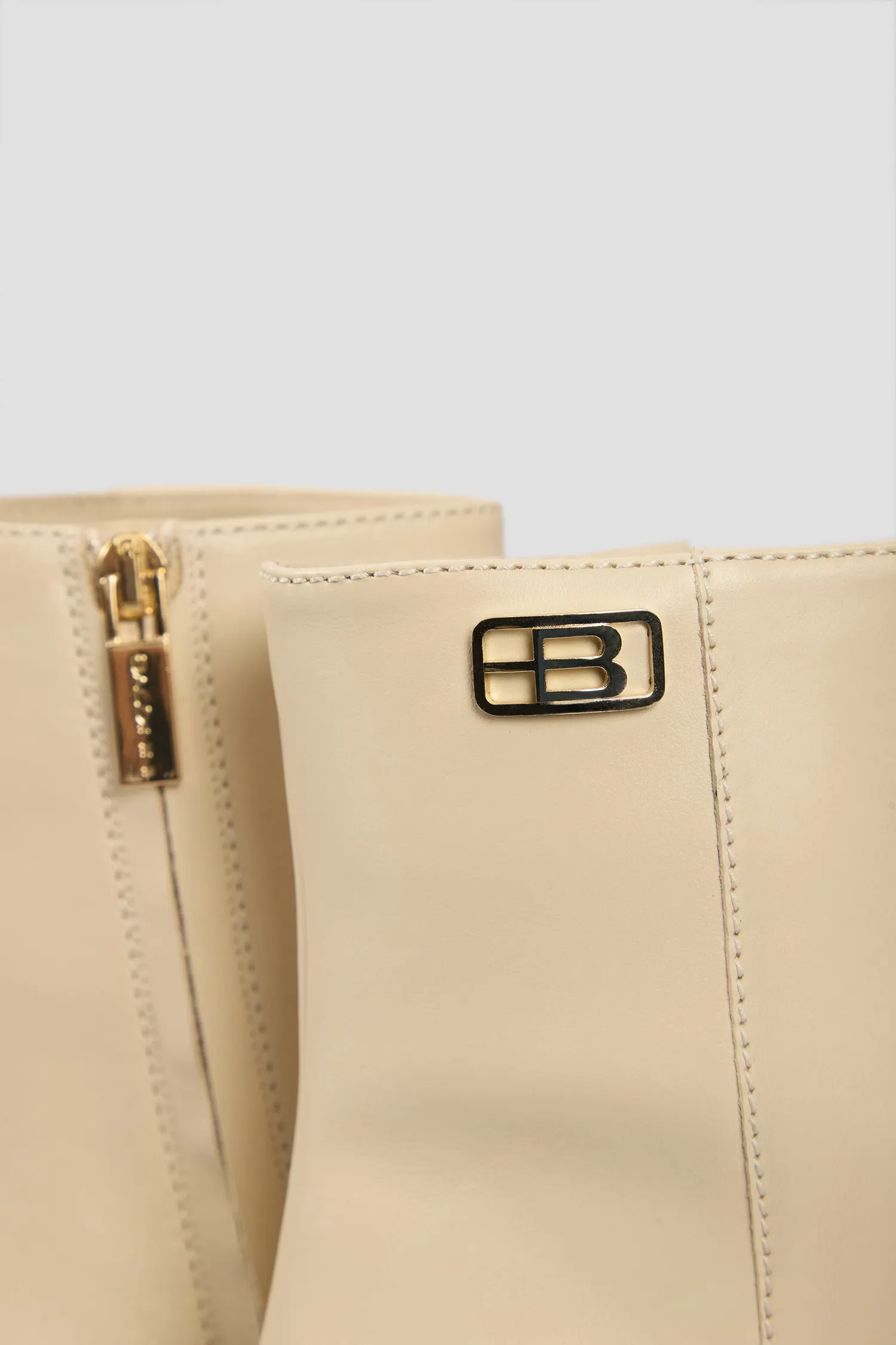 Женские бежевые кожаные ботильоны 2