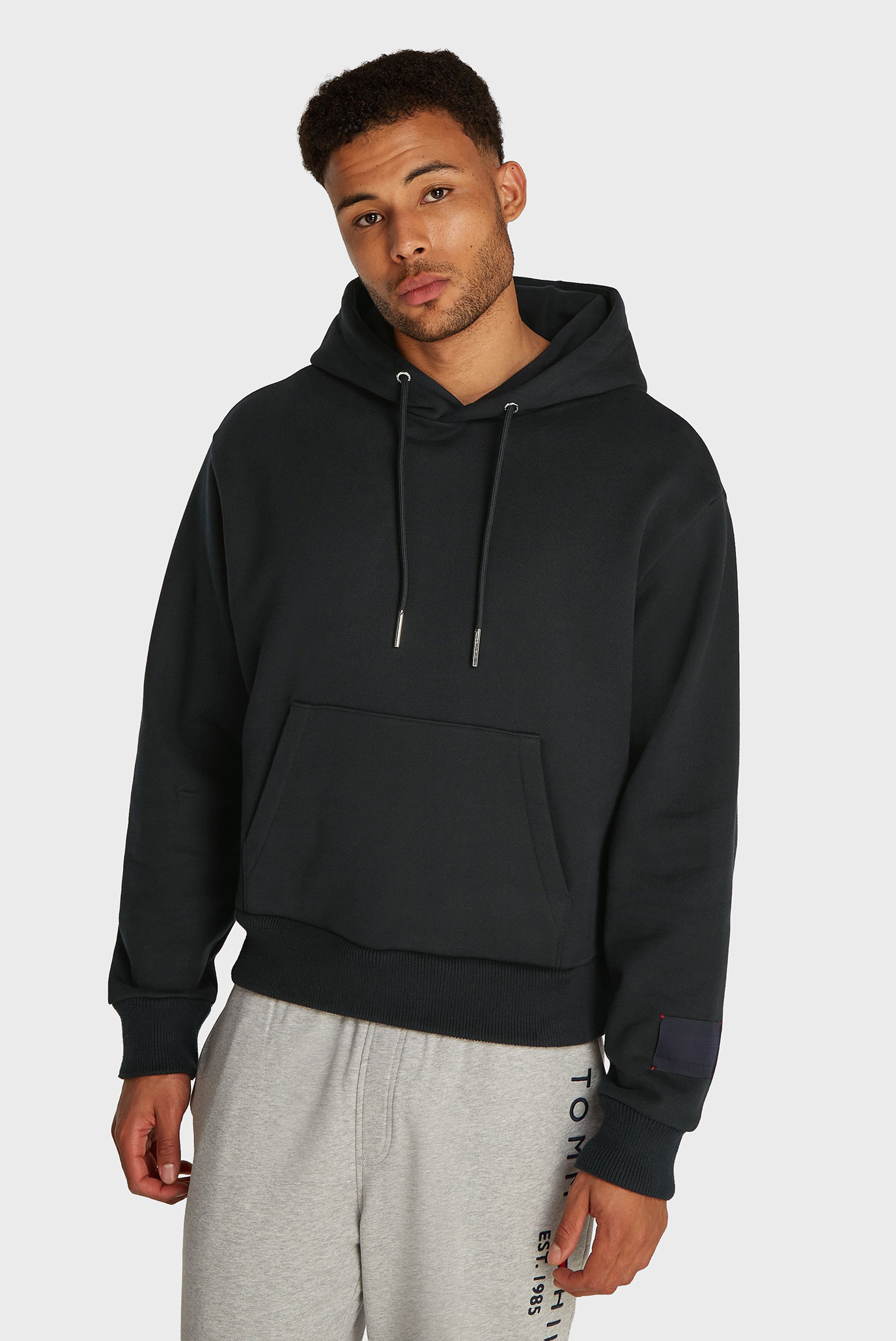 Мужское темно-синее худи BOXY FIT Синий S Tommy Hilfiger MW0MW37741 Мужское темно-синее худи BOXY FIT Синий S Tommy Hilfiger MW0MW37741