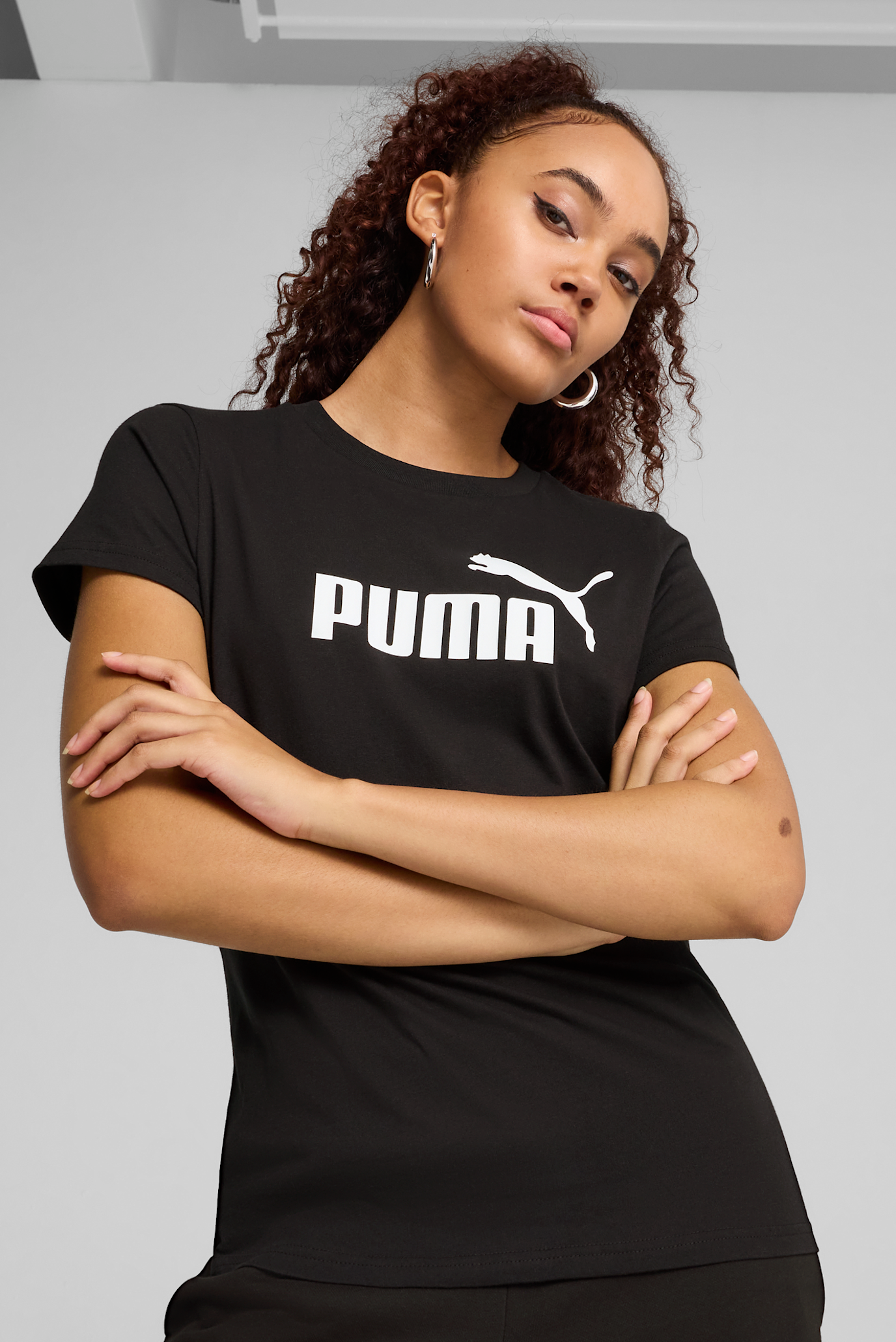 Женская черная футболка ESS No. 1 Logo Tee Women 1