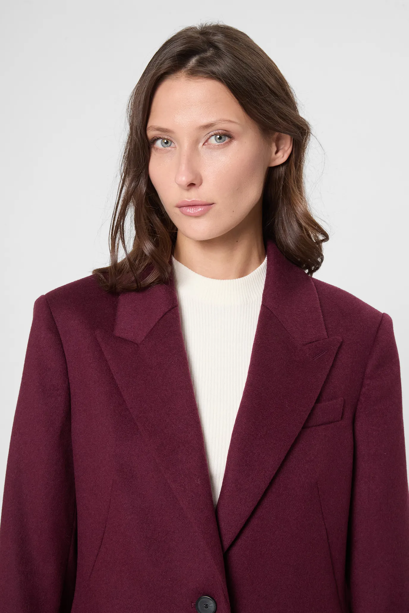 Жіноче бордове вовняне пальто 2