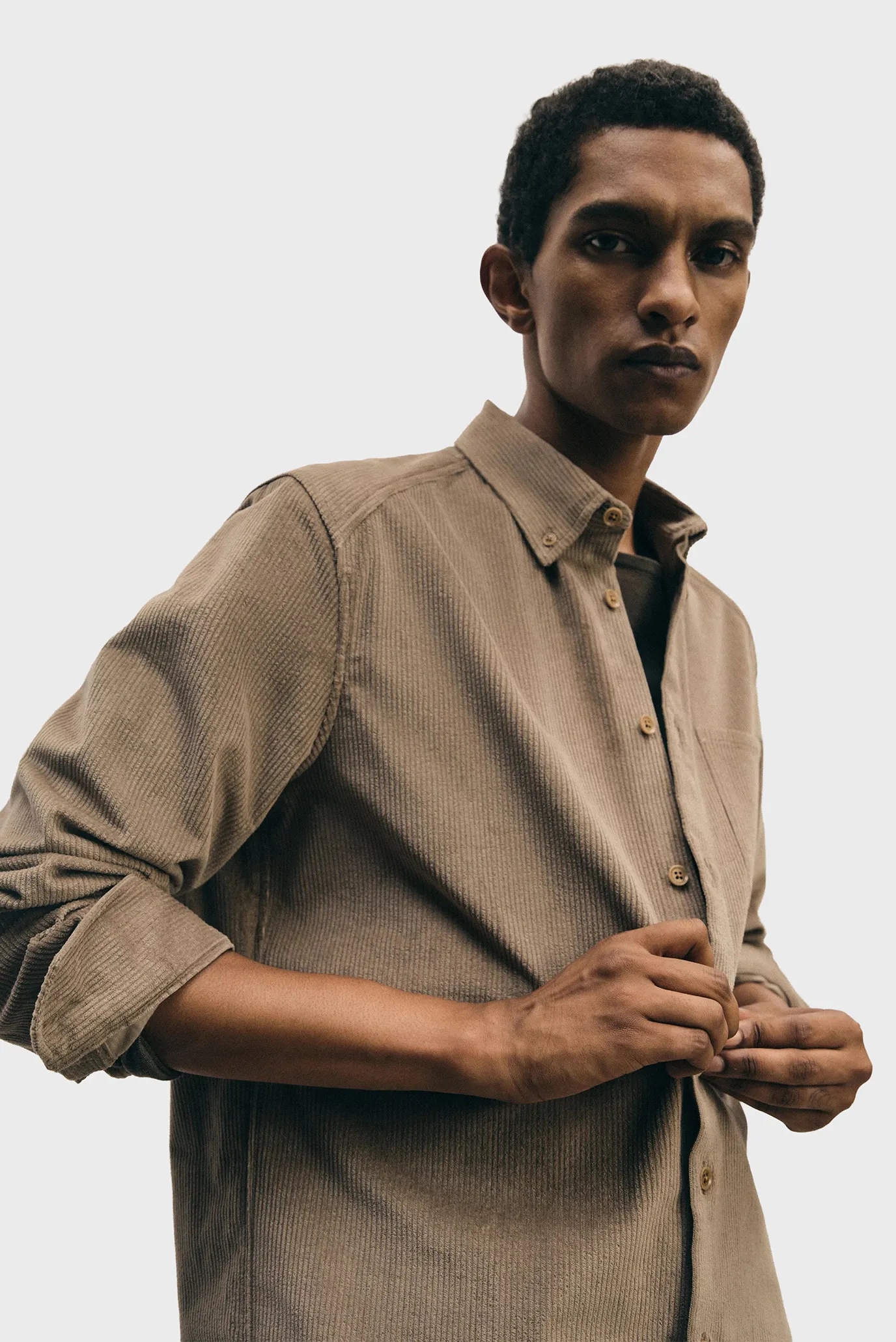 Мужская бежевая вельветовая рубашка LIEТ 5