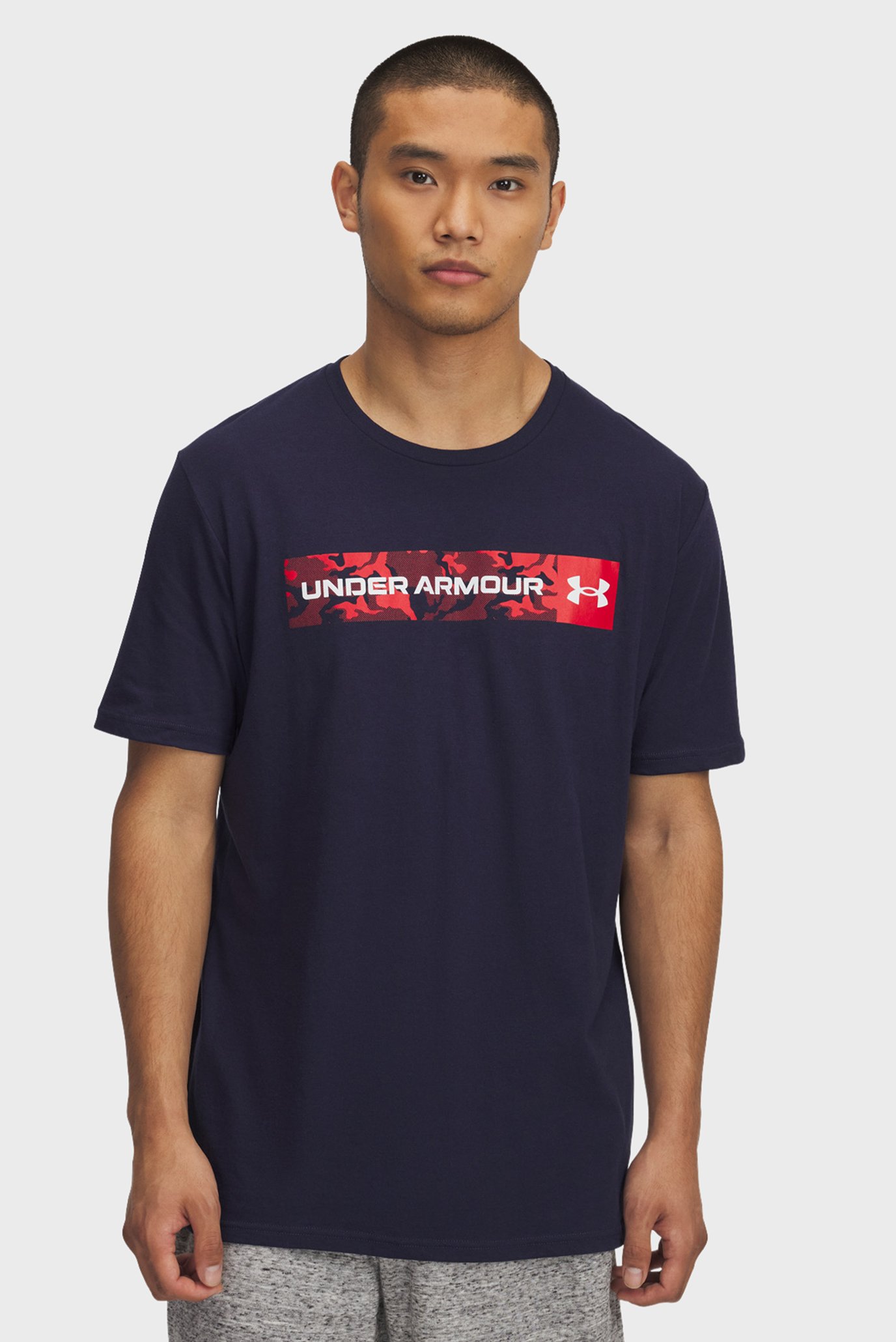 Мужская темно-синяя футболка UA CAMO CHEST STRIPE SS Синий M Under Armour 1376830-411 Мужская темно-синяя футболка UA CAMO CHEST STRIPE SS Синий M Under Armour 1376830-411