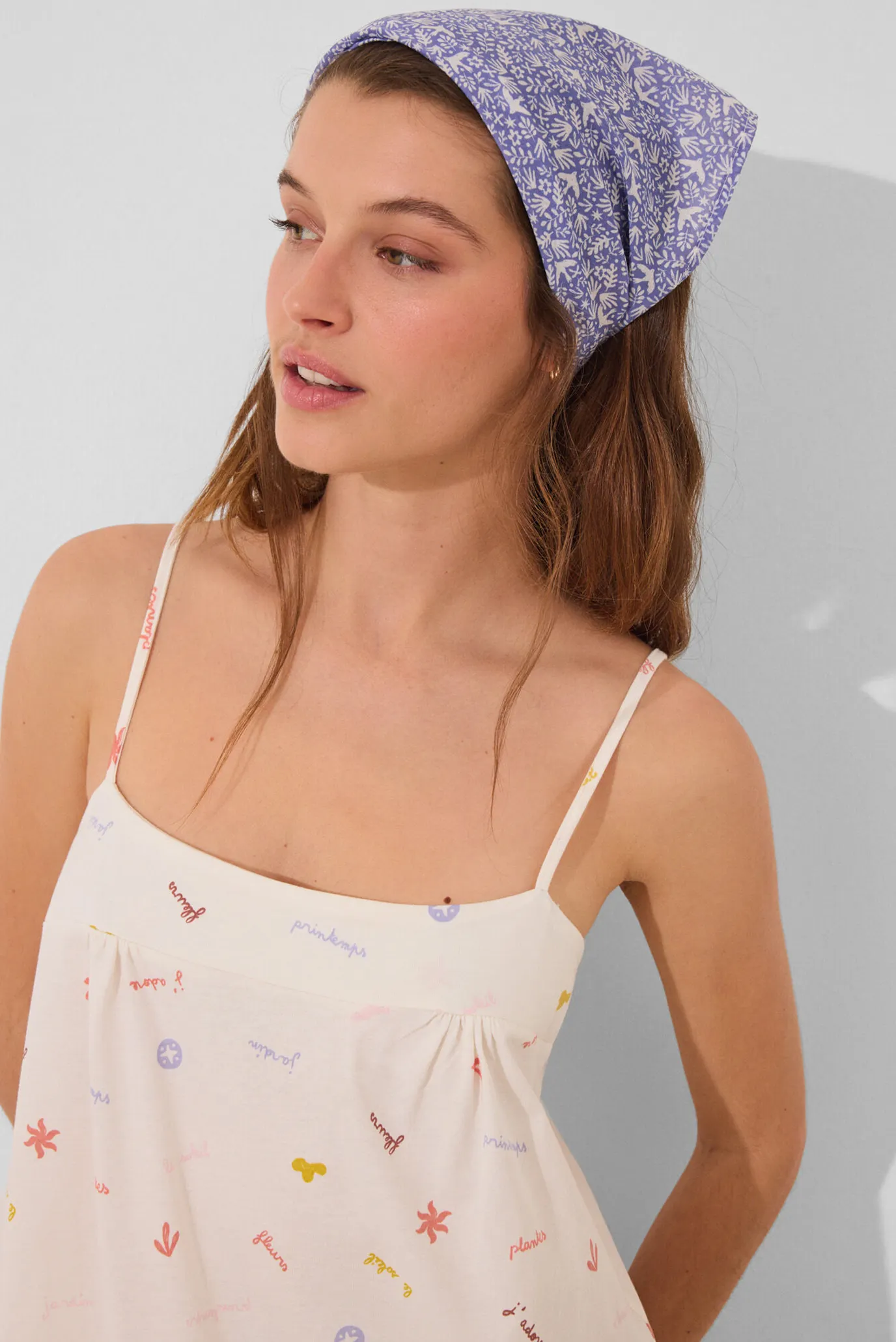 Жіноча біла нічна сорочка з візерунком J´ADORE 4