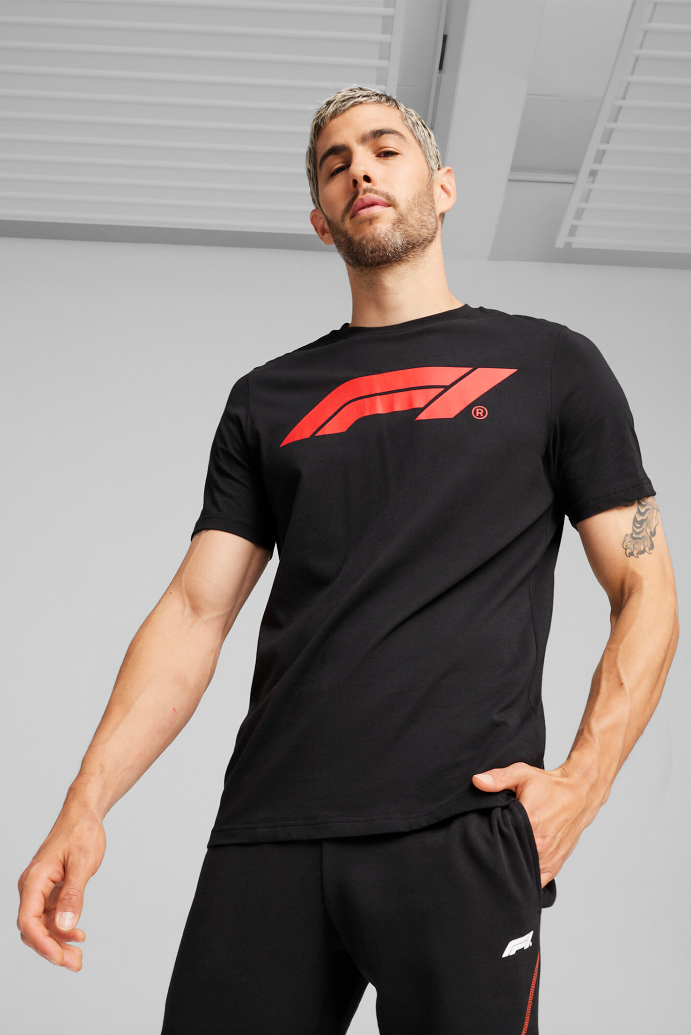 Чоловіча чорна футболка F1® ESS Men's Motorsport Logo Tee 1