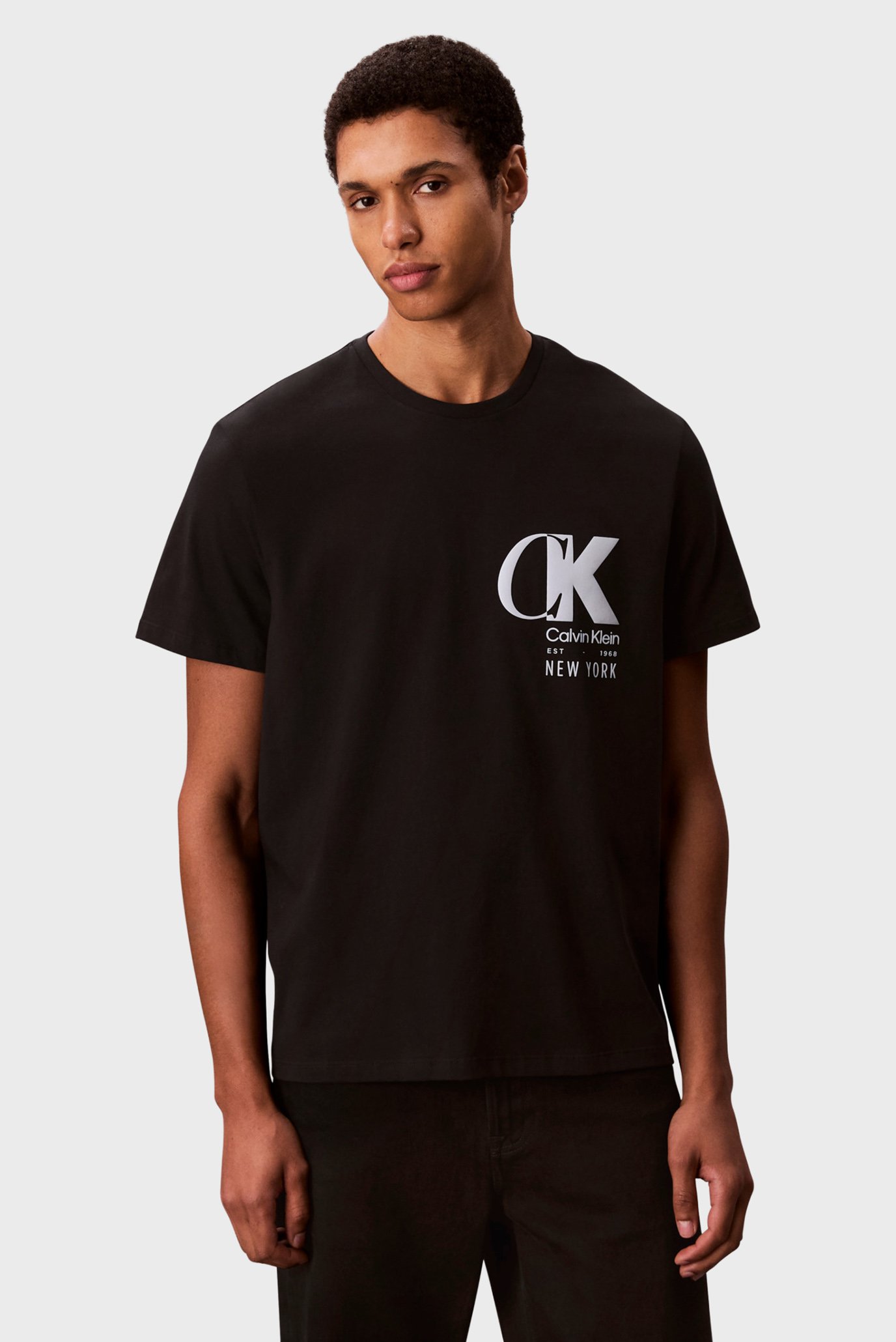 Мужская черная футболка SS 20S EU CK Черный XXL Calvin Klein LV04RD823G Мужская черная футболка SS 20S EU CK Черный XXL Calvin Klein LV04RD823G
