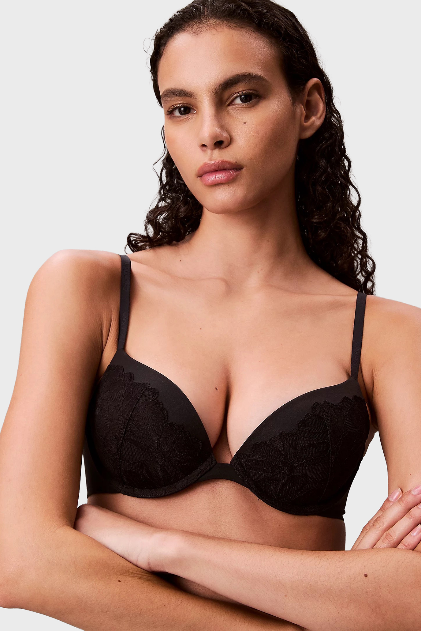 Женский черный бюстгальтер PUSH UP PLUNGE Черный 34B Calvin Klein LV00QF8442 Женский черный бюстгальтер PUSH UP PLUNGE Черный 34B Calvin Klein LV00QF8442